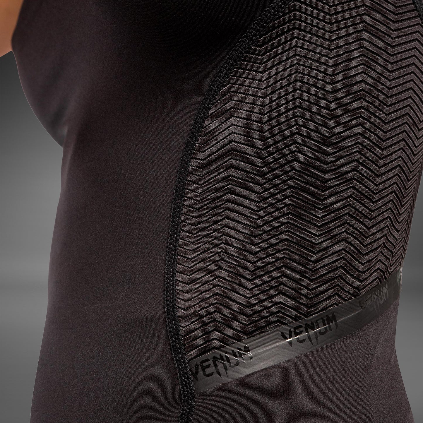 Venum G-Fit Dry-Tech背心–女士款–黑色/黑色