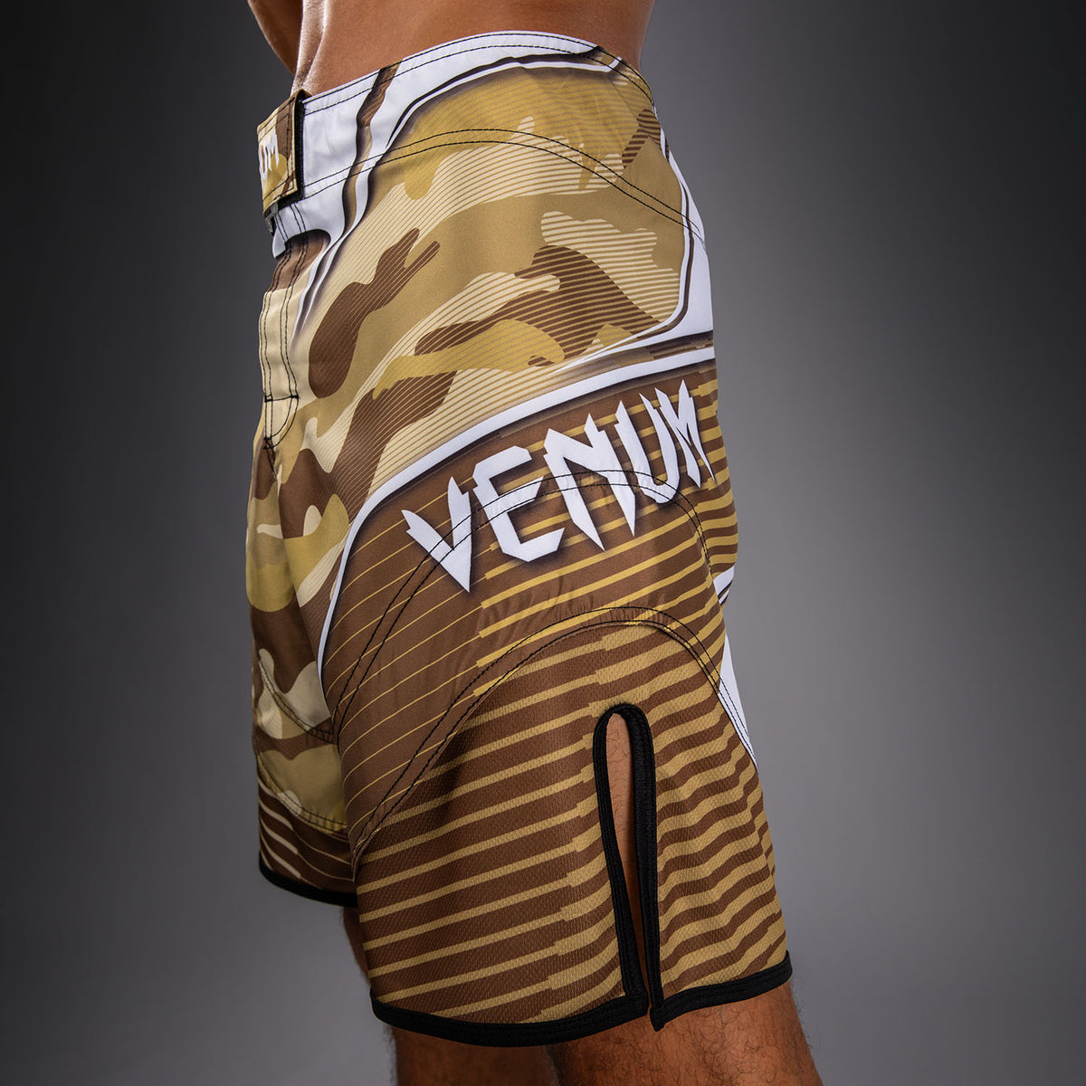 Venum Camo Hero 格斗短裤 - 浅米色/棕色