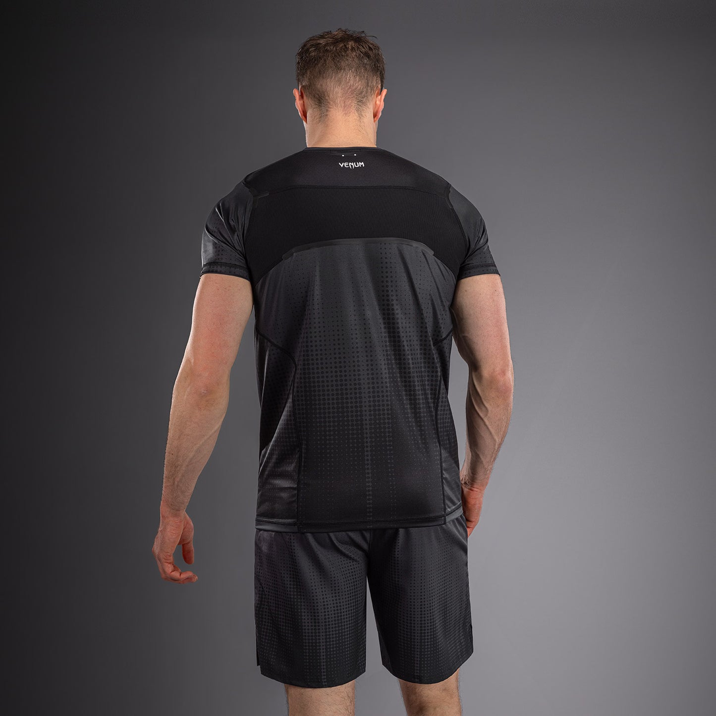 Venum Stealth Dry Tech T恤 – 黑色/白色