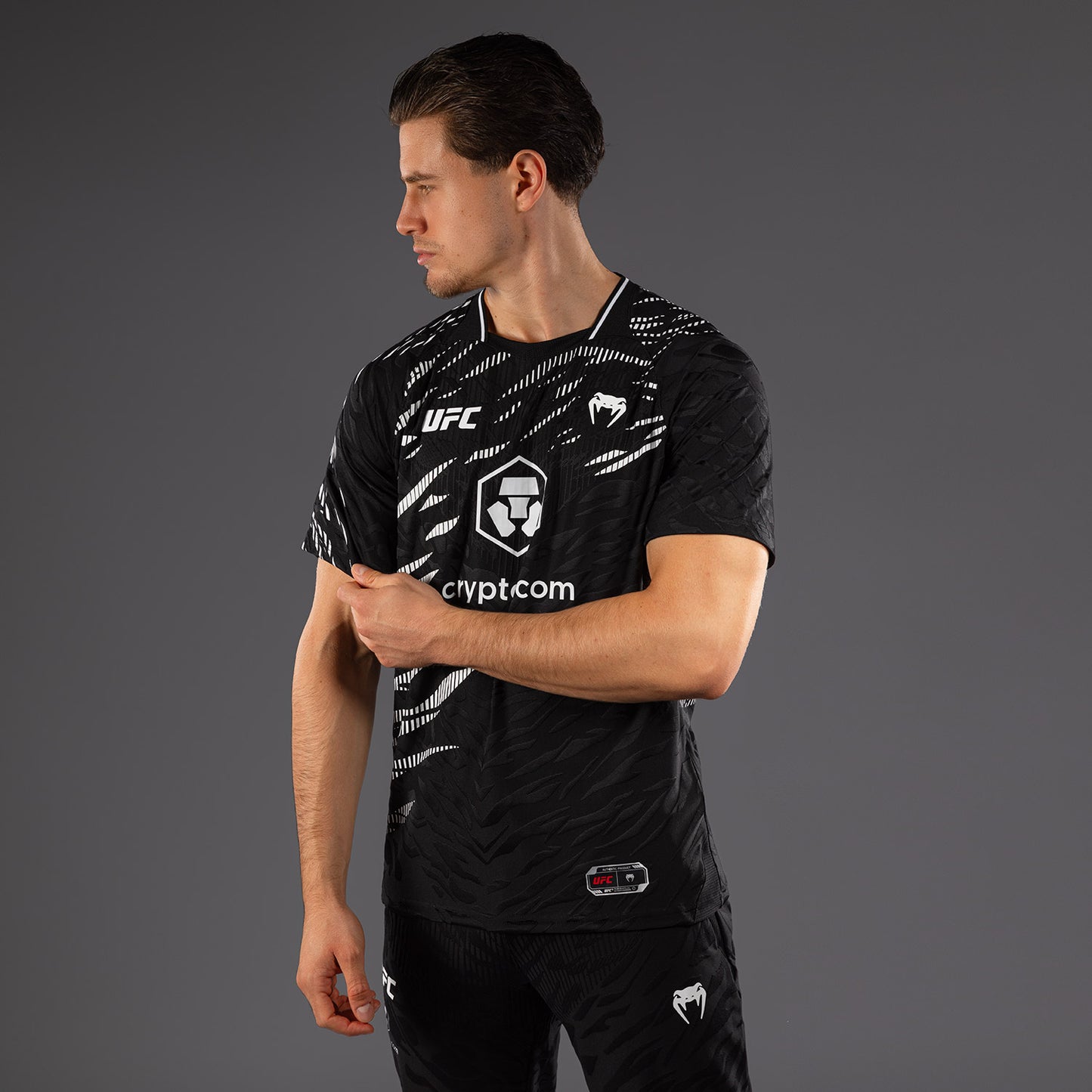 UFC Fusion by Venum Authentic Fight Night 男士Walkout球衣 – 黑色