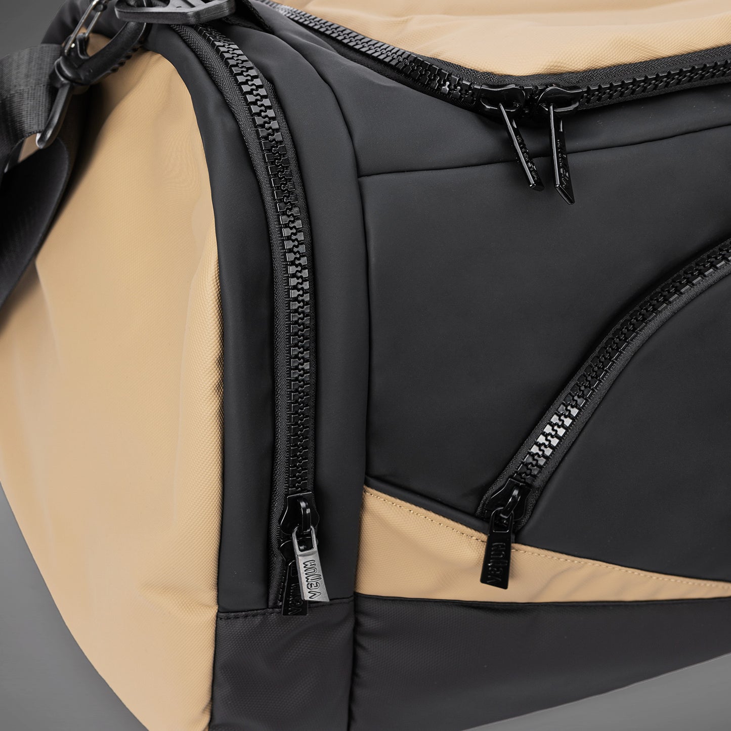 Venum Evo 2 Trainer Lite 运动包 (55-63L) – 黑色/沙色