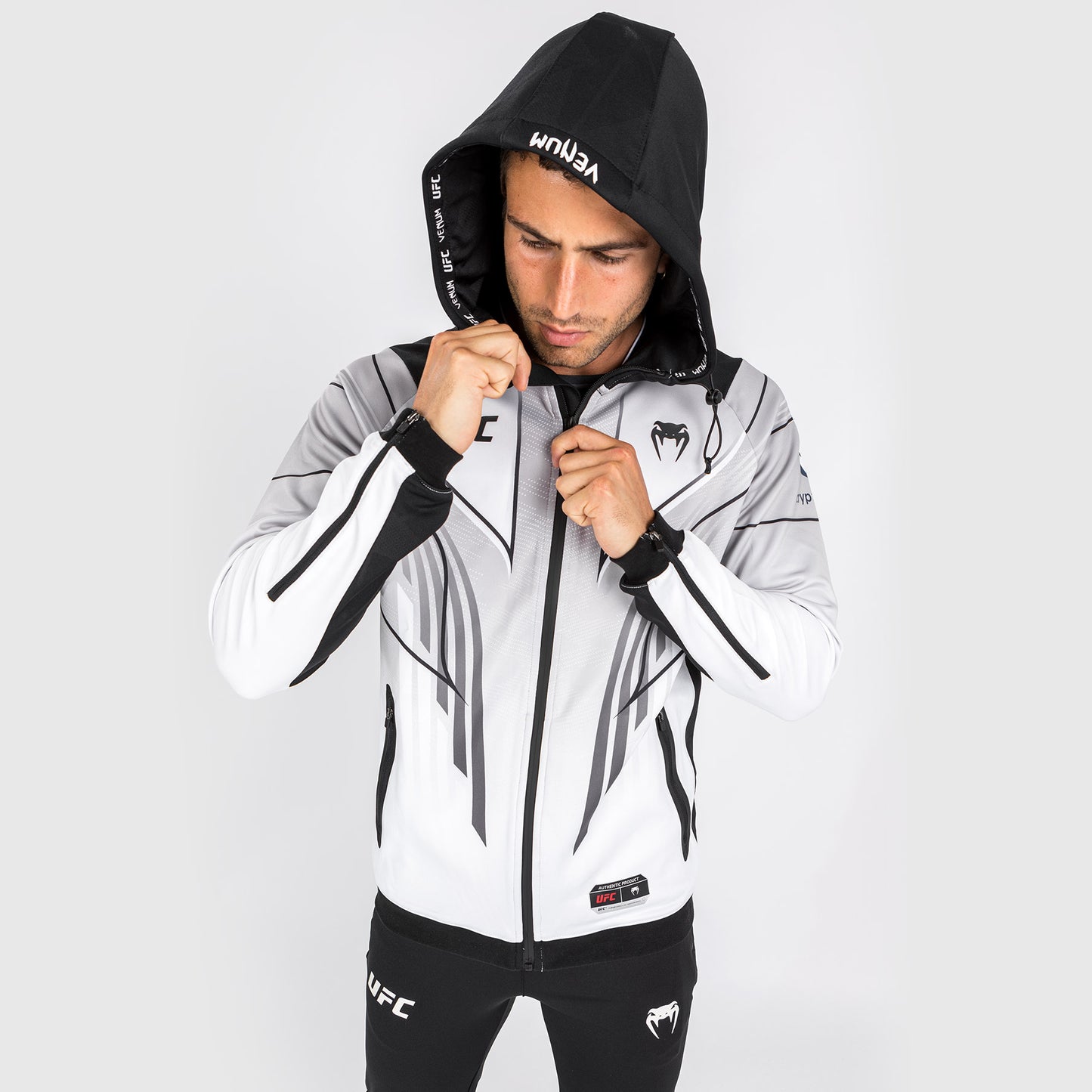 UFC Venum Authentic Fight Night 2.0 Kit by Venum 男士款连帽衫 – 白色