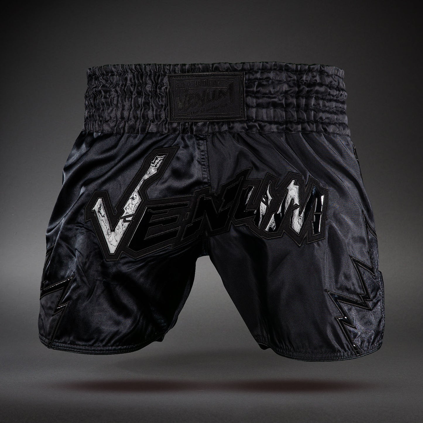 Venum Inferno 2.0 泰拳短裤 – 黑色/灰色