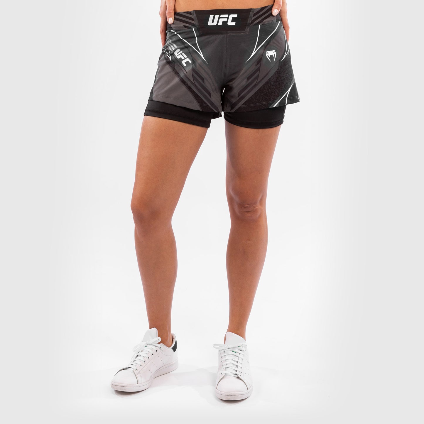 Venum UFC Authentic Fight Night 女士短裤 – 黑色