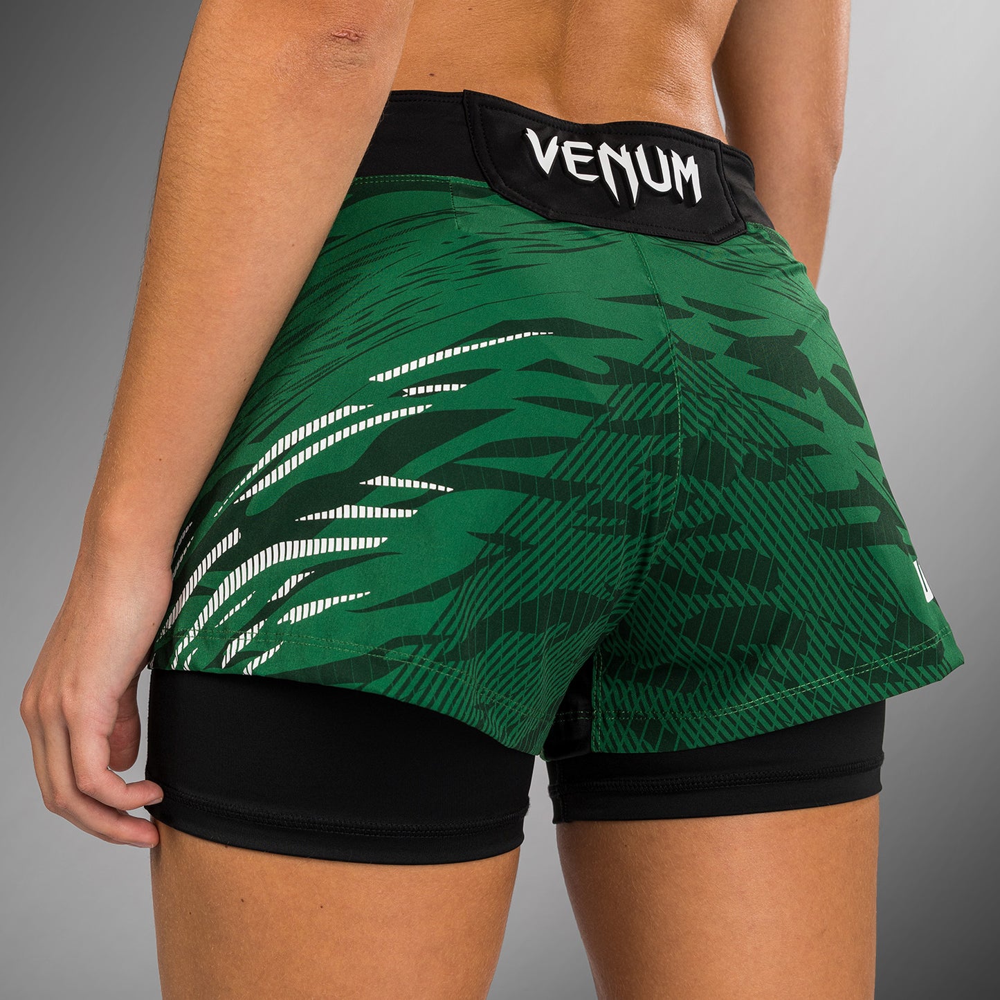 UFC Fusion by Venum 女士格斗短裤 – 绿色