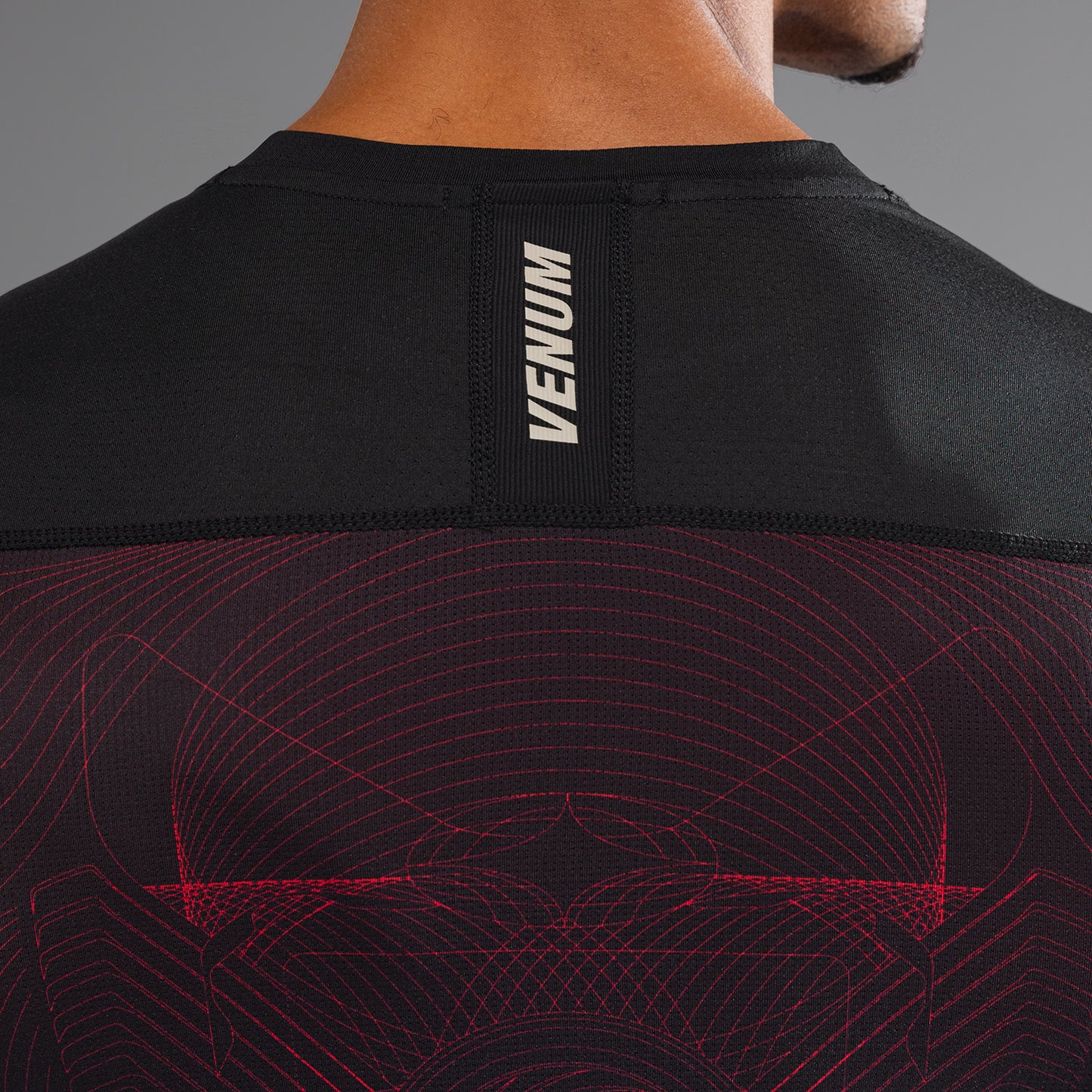 Venum G-Fit Air 男士长袖紧身防磨衣 – 深黑色/火红色