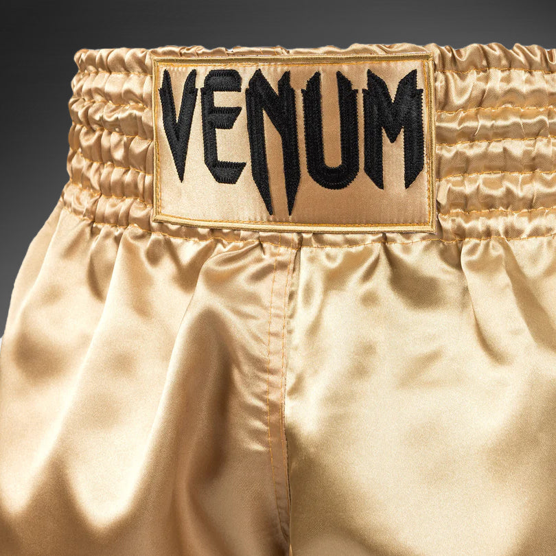 Venum Classic 泰拳短裤 – 金色/黑色