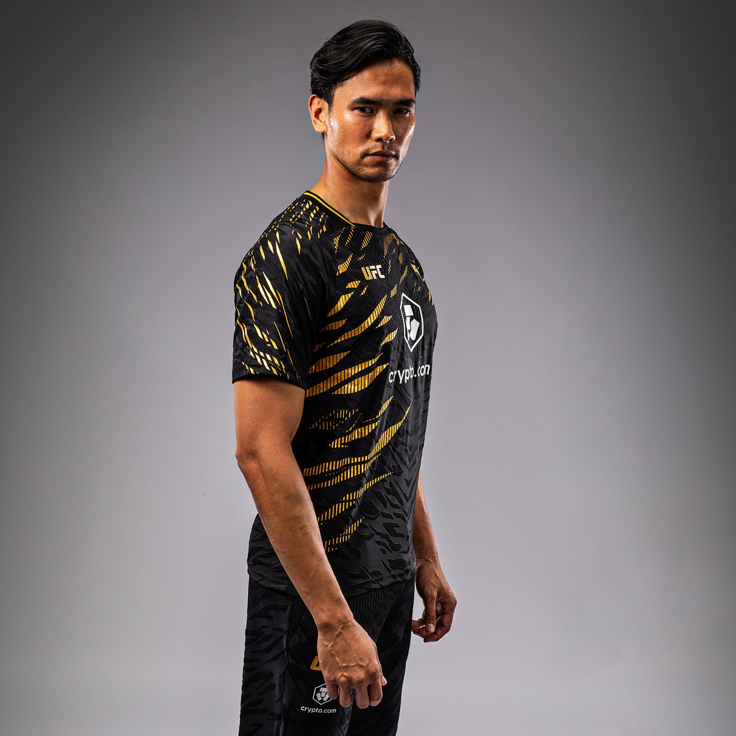UFC Fusion by Venum Authentic Fight Night 男士出场球衣 – Champion