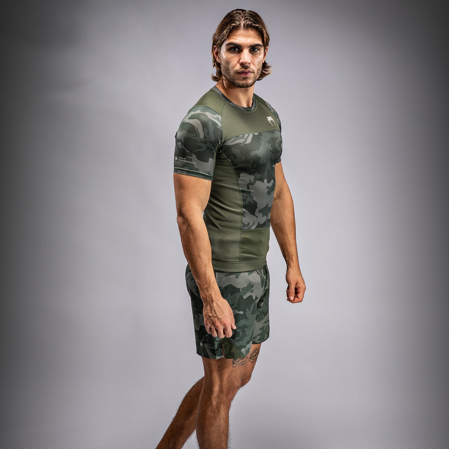 Venum G-Fit Air 男士短袖紧身防磨衣 – 军绿色迷彩