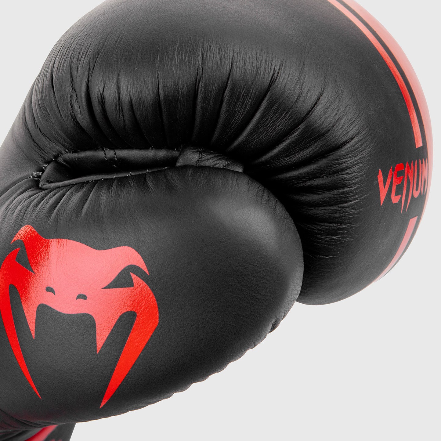 Venum Shield Pro 拳击手套魔术贴 – 黑色/红色