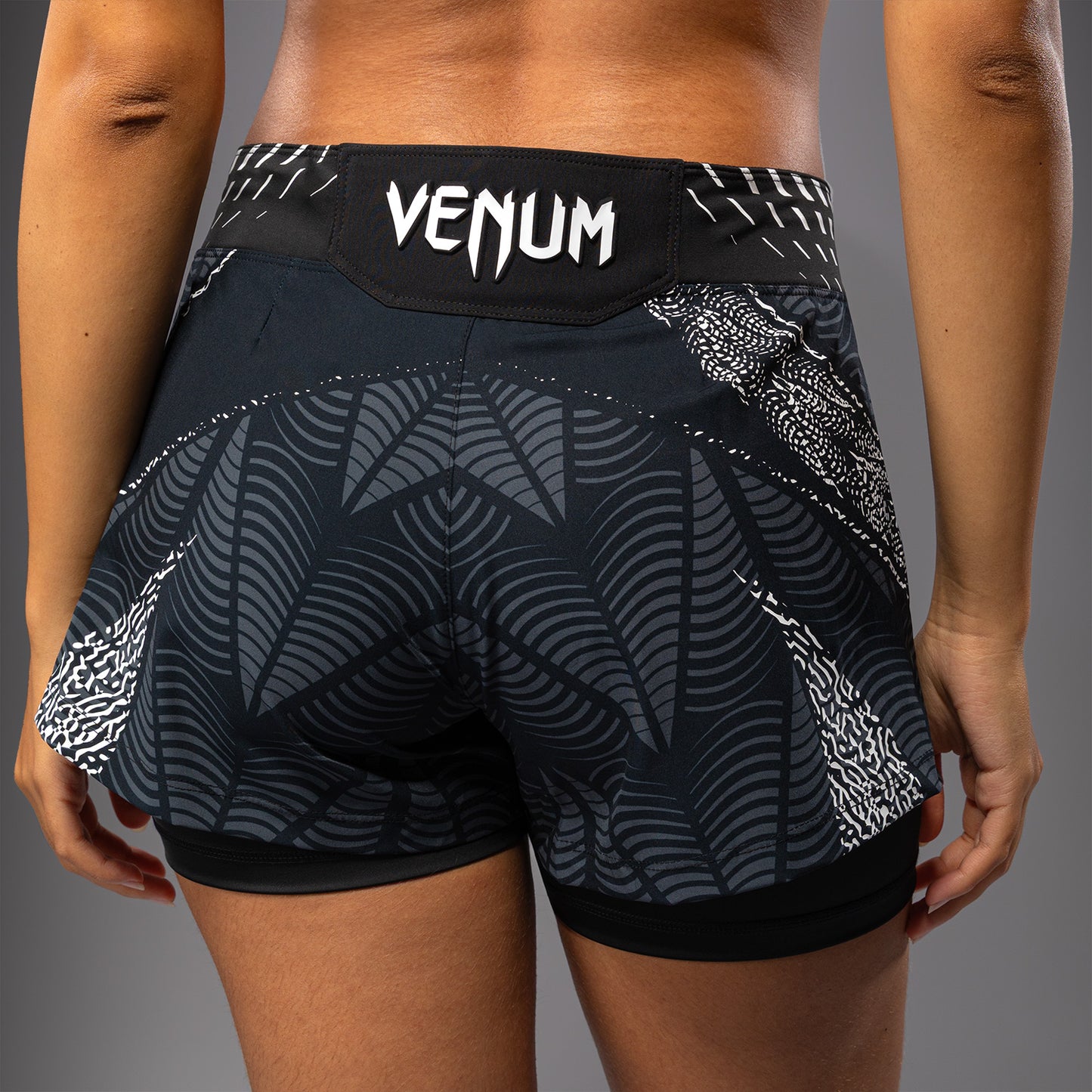 Women's UFC Zenith by Venum 黑色 Authentic 短款格斗短裤