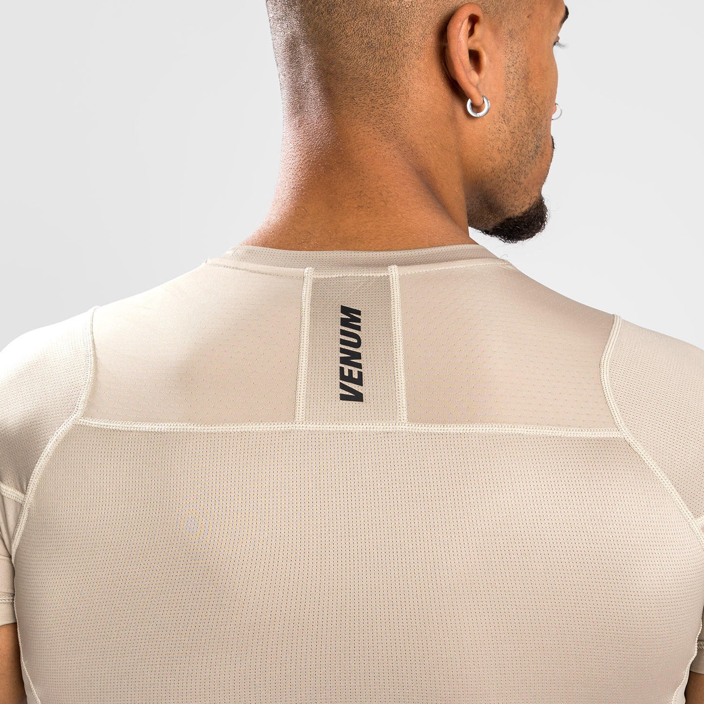 Venum G-Fit Air 紧身防磨衣 短袖 – 沙色