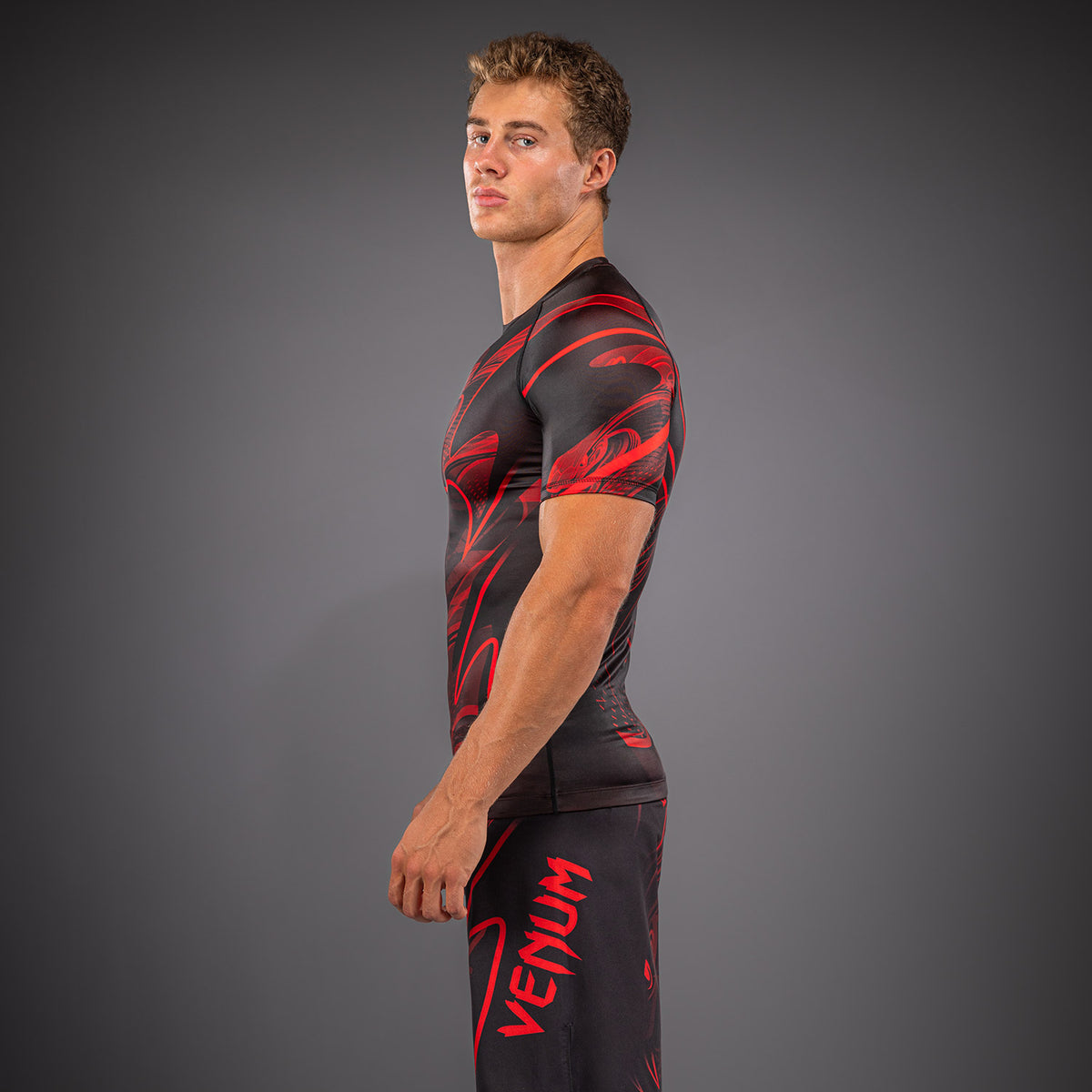 Venum Crimson Viper 2.0 短袖防磨衣 - 黑色/红色