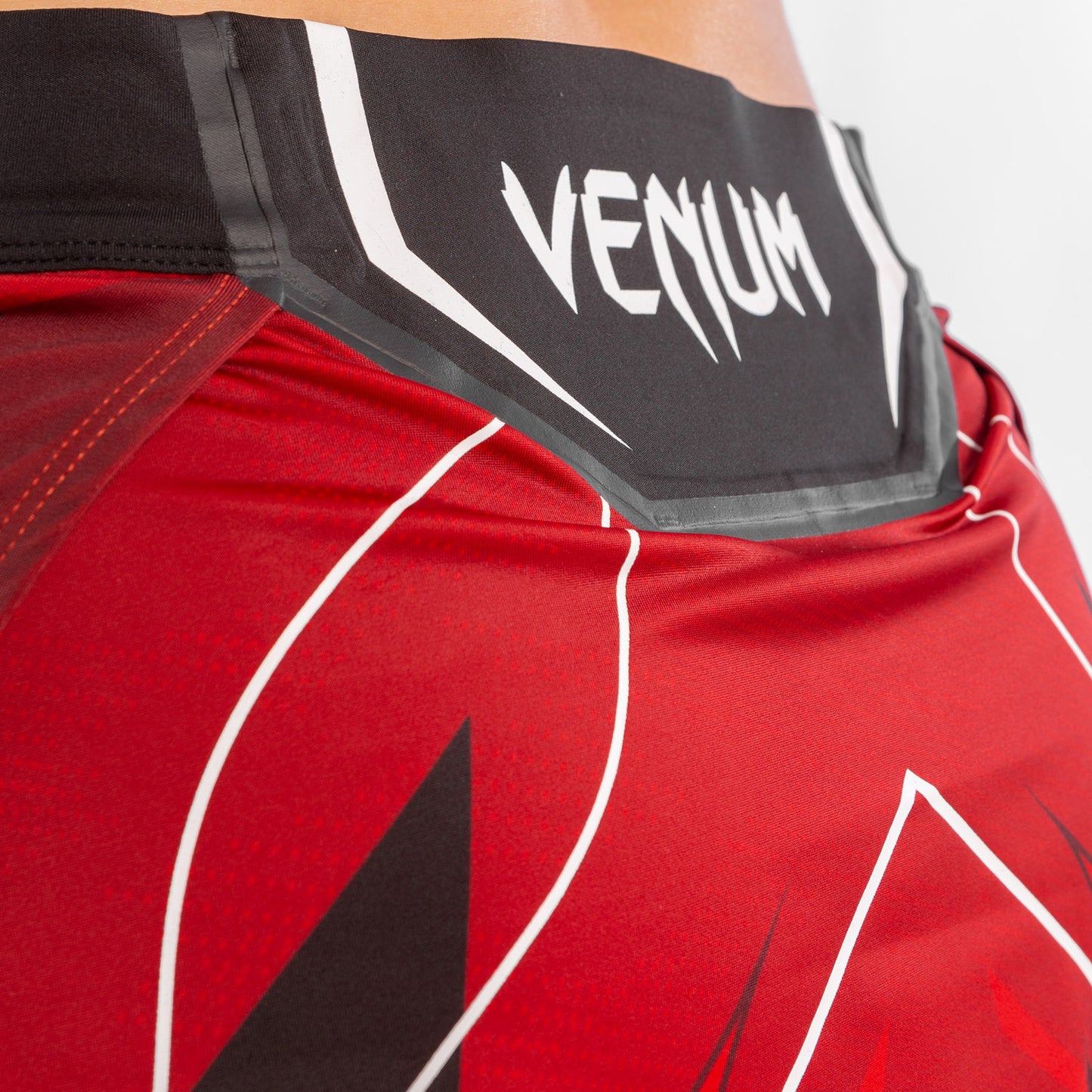 UFC Venum Authentic Fight Night 女士格斗短裙 – 红色