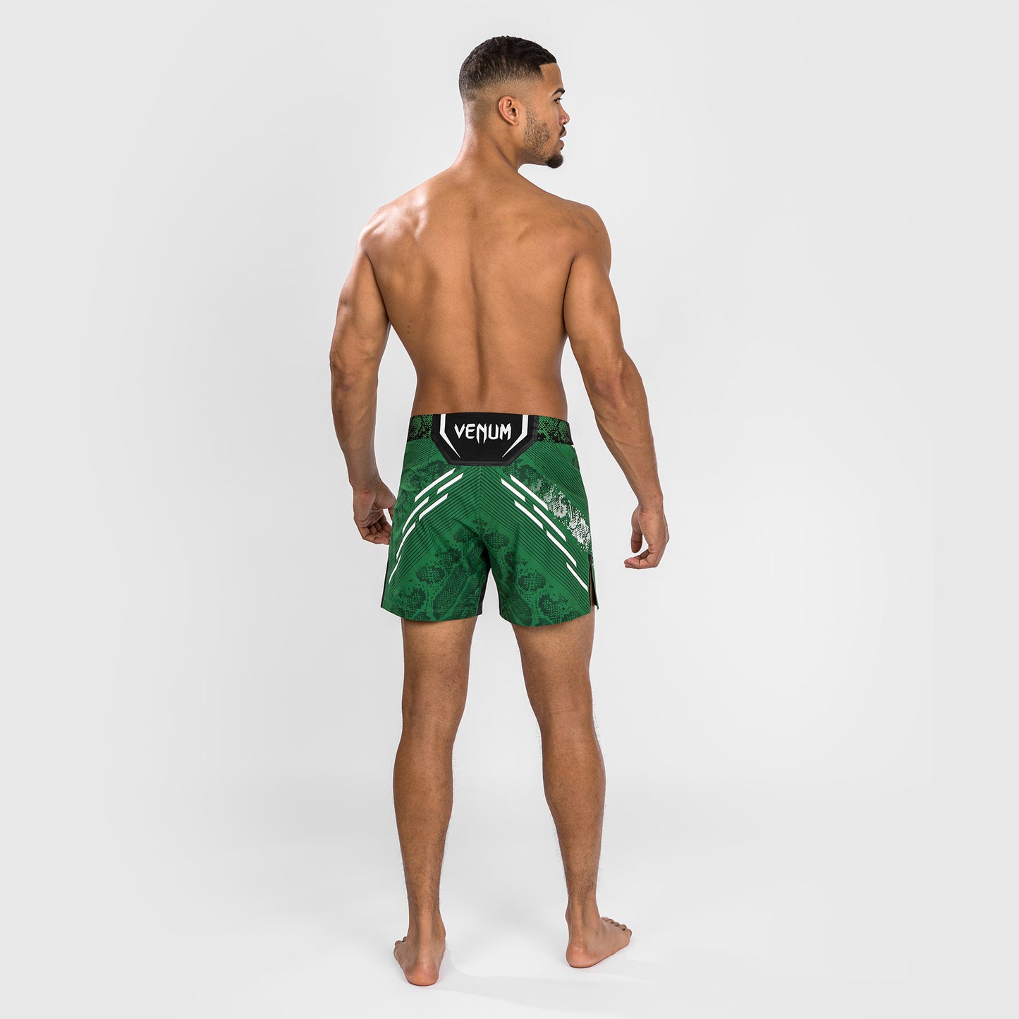 UFC Adrenaline by Venum Authentic Fight Night 男士格斗短裤 – 短版 – 绿色