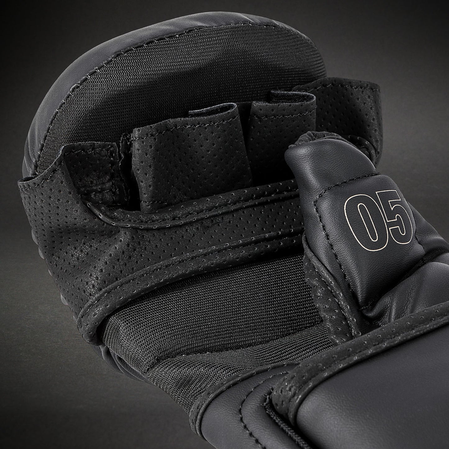 Venum Impact Evo MMA陪练手套 - 黑色