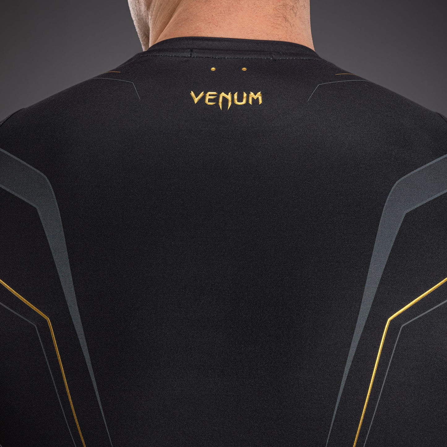 Venum Streamline 短袖紧身防磨衣 – 黑色/金色