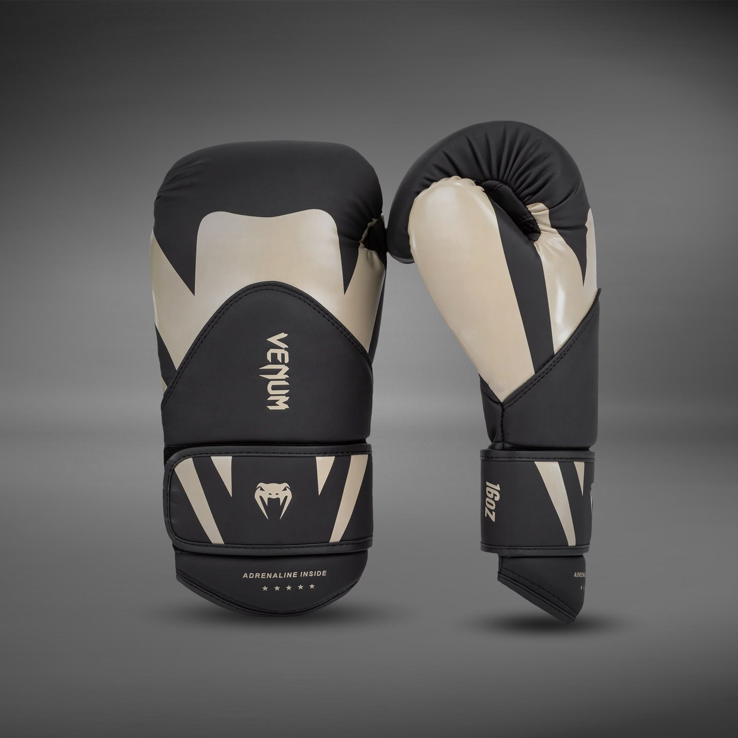 Venum Challenger 4.0 拳击手套 – 黑色/浅米色