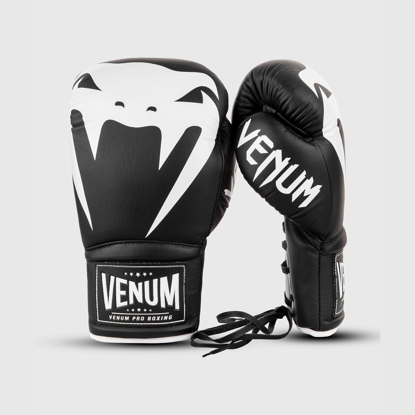 Venum Giant 2.0 Pro 拳击手套–带鞋带