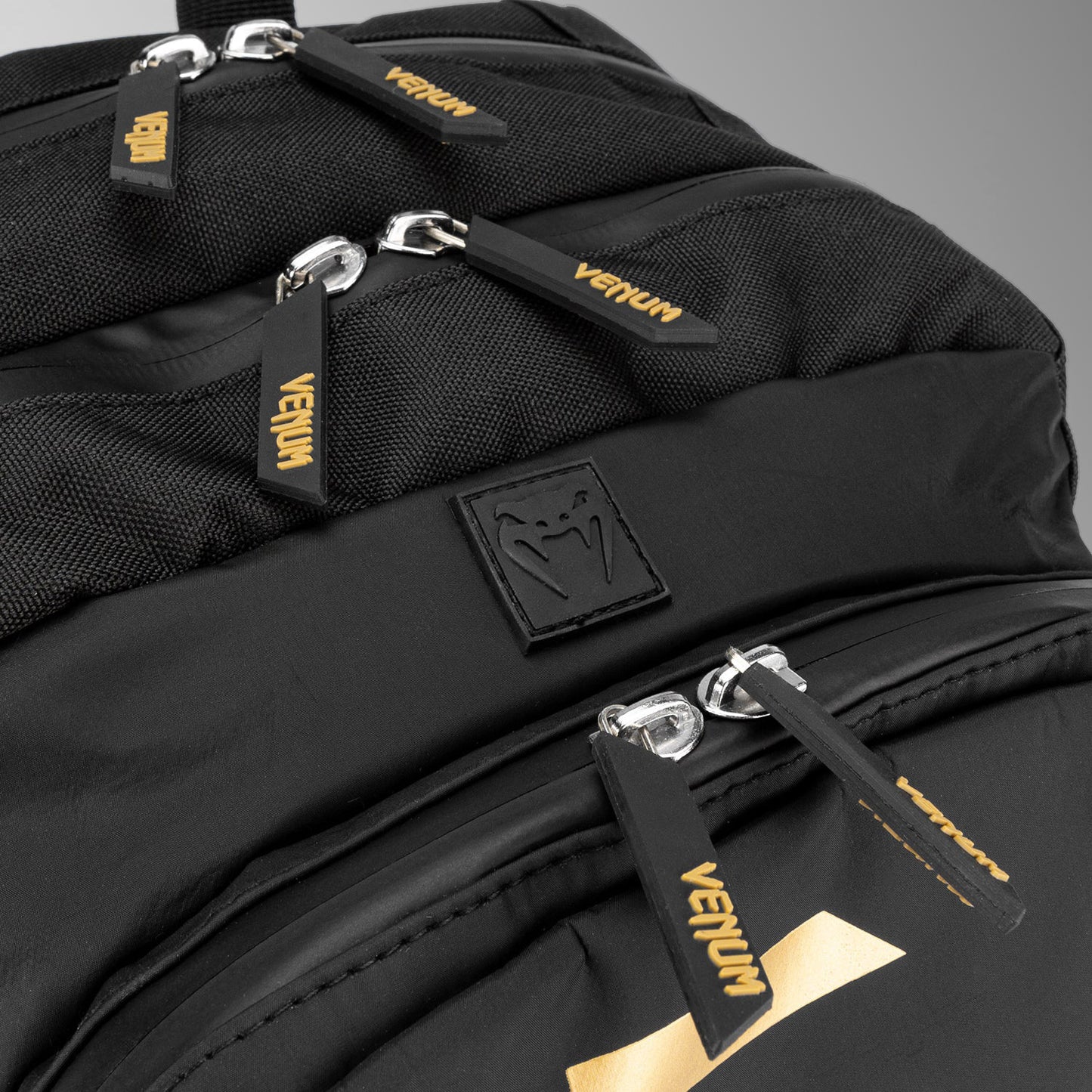 Venum Challenger Pro Evo 背包（20-25L）– 黑色/金色