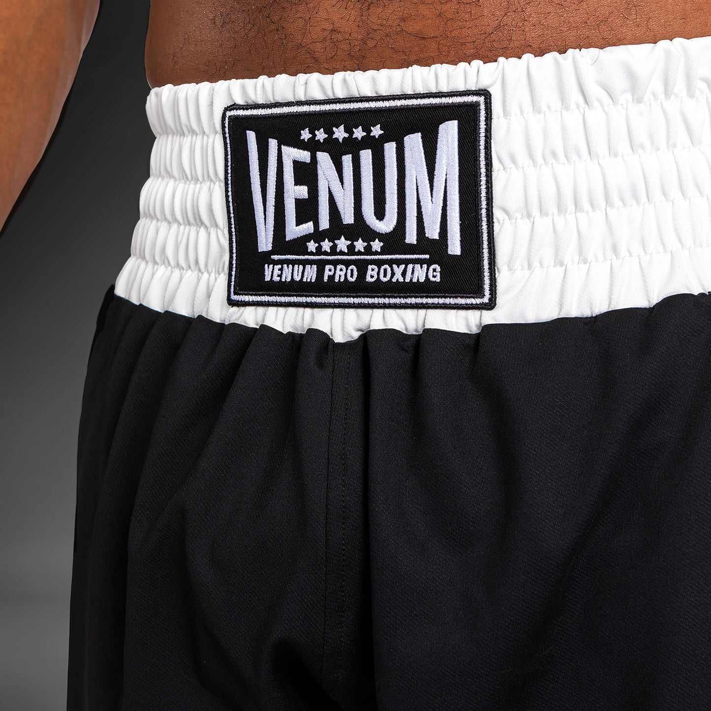 Venum Classic 拳击短裤 – 黑色/白色
