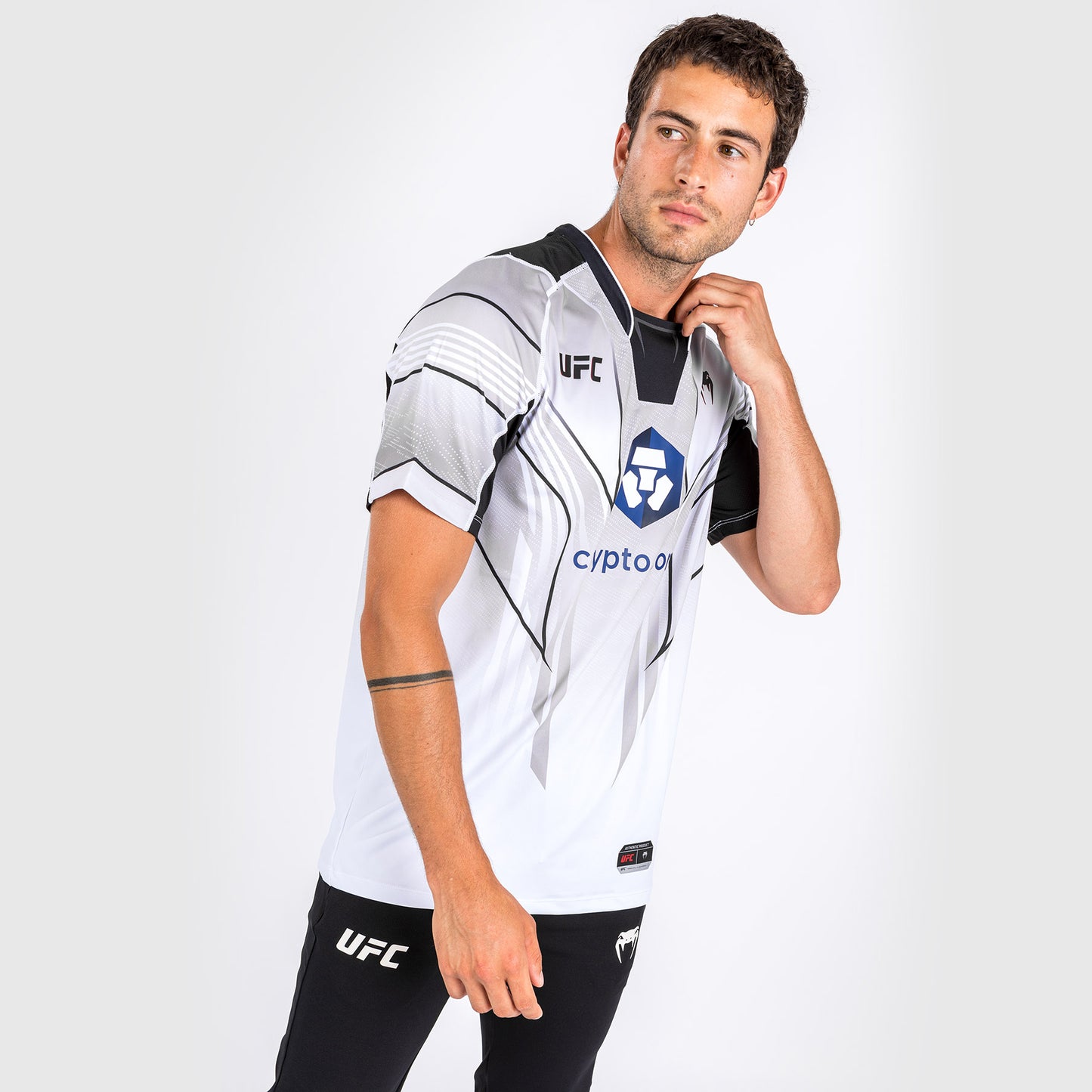 UFC Venum Authentic Fight Night 2.0 Kit 男士款出场球衣 – 白色