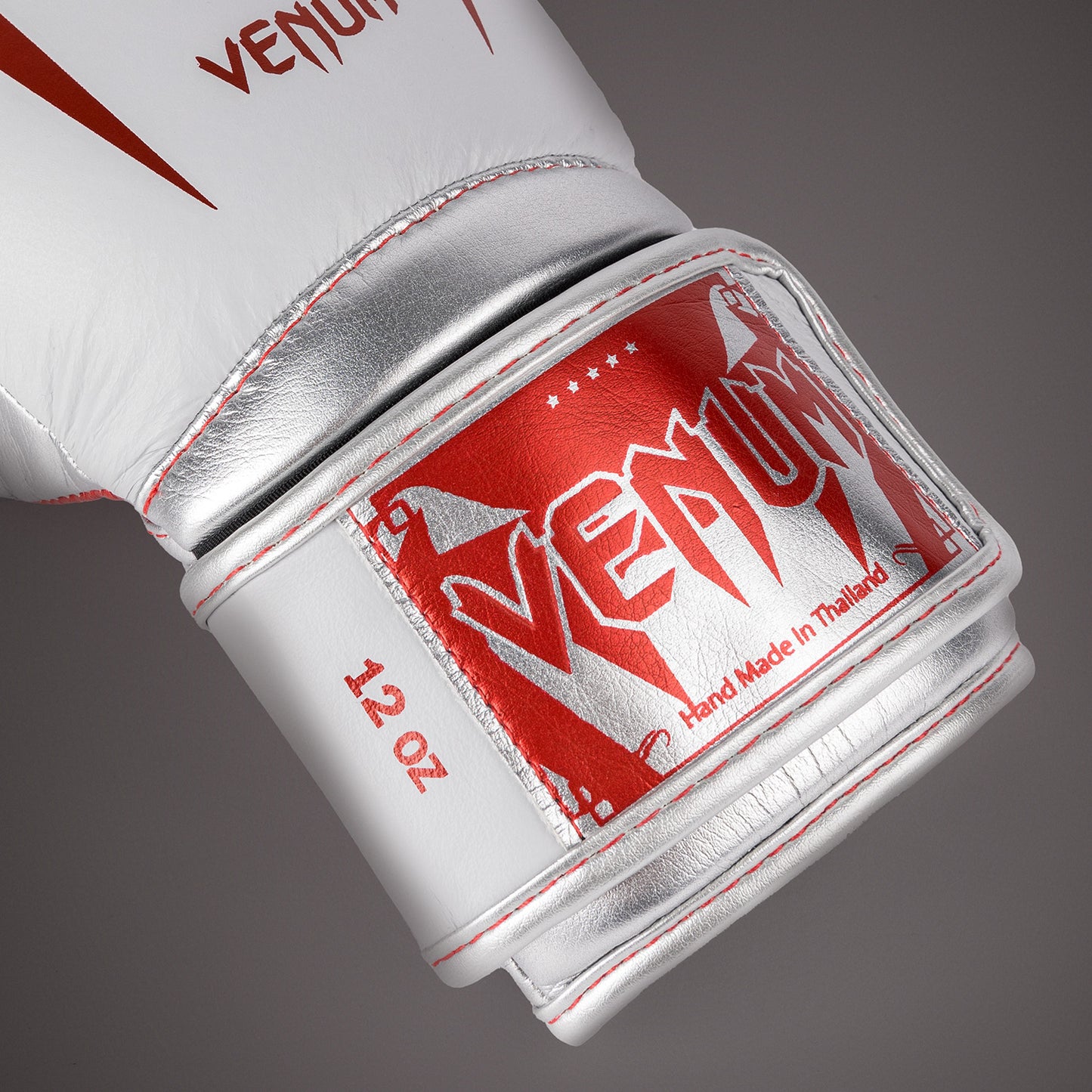 Venum Giant 3.0 拳击手套 – 红色/银色 – 特别版
