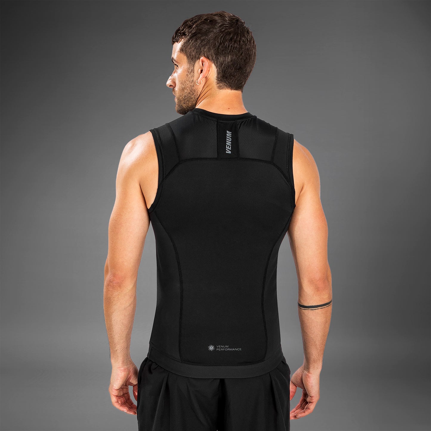 Venum G-Fit Air 紧身防磨衣–无袖–黑色