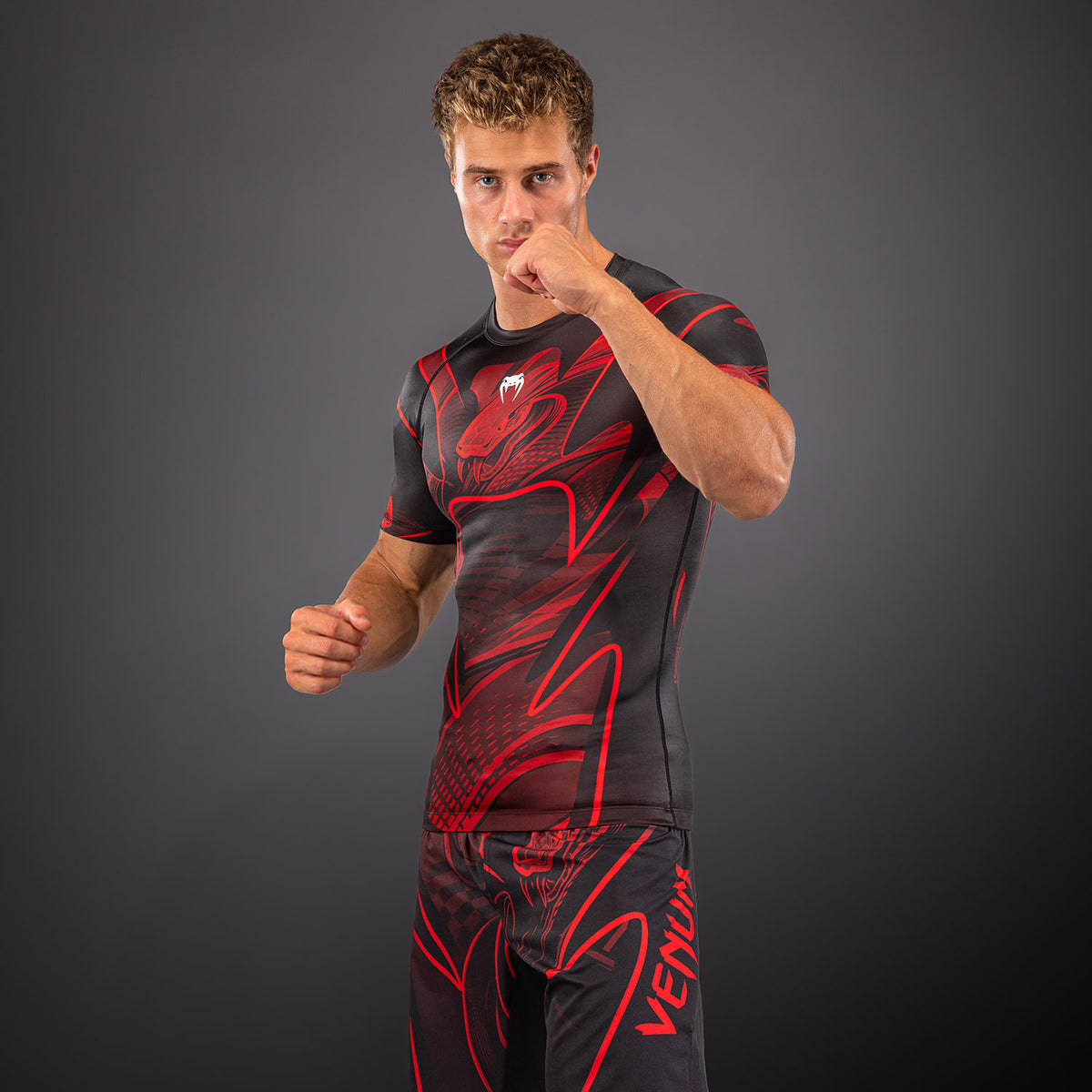 Venum Crimson Viper 2.0 短袖防磨衣 - 黑色/红色