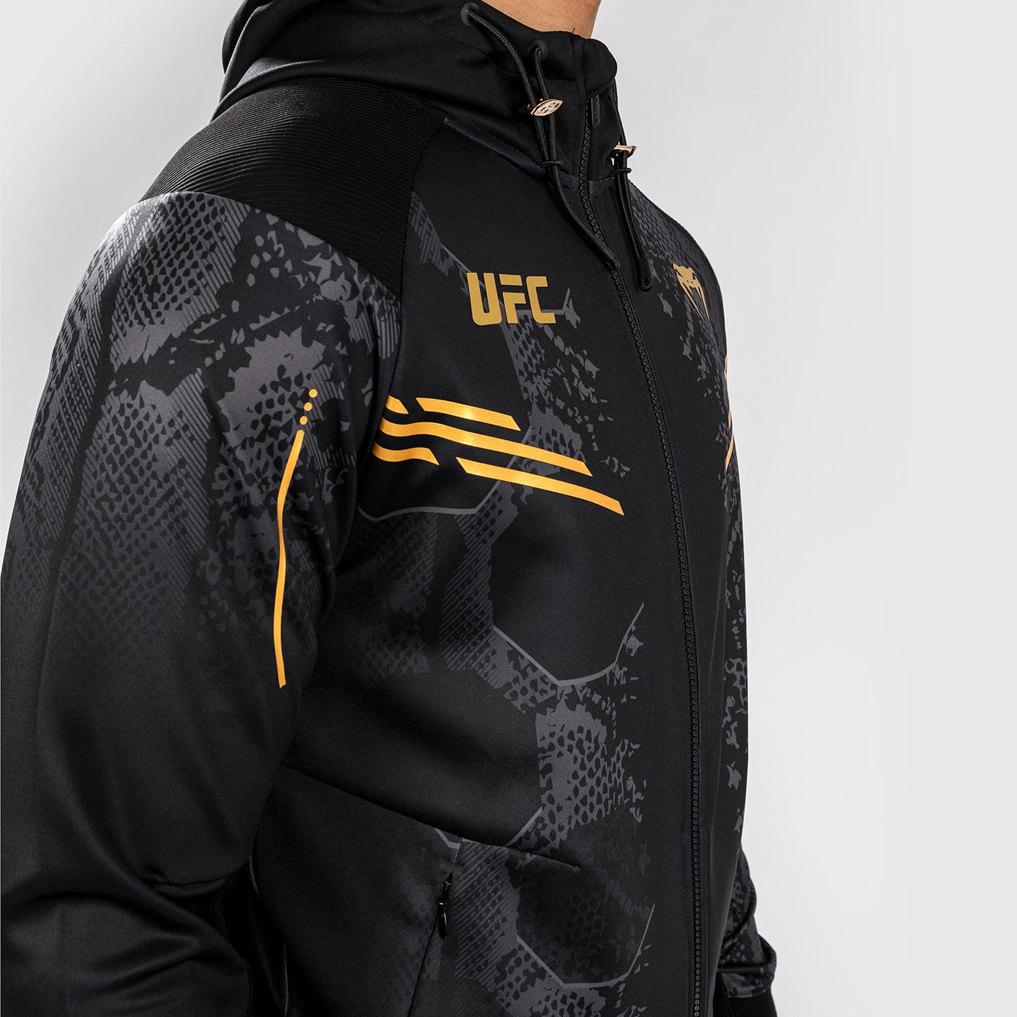 UFC Adrenaline by Venum Authentic Fight Night 男士款 走场连帽衫 – Champion