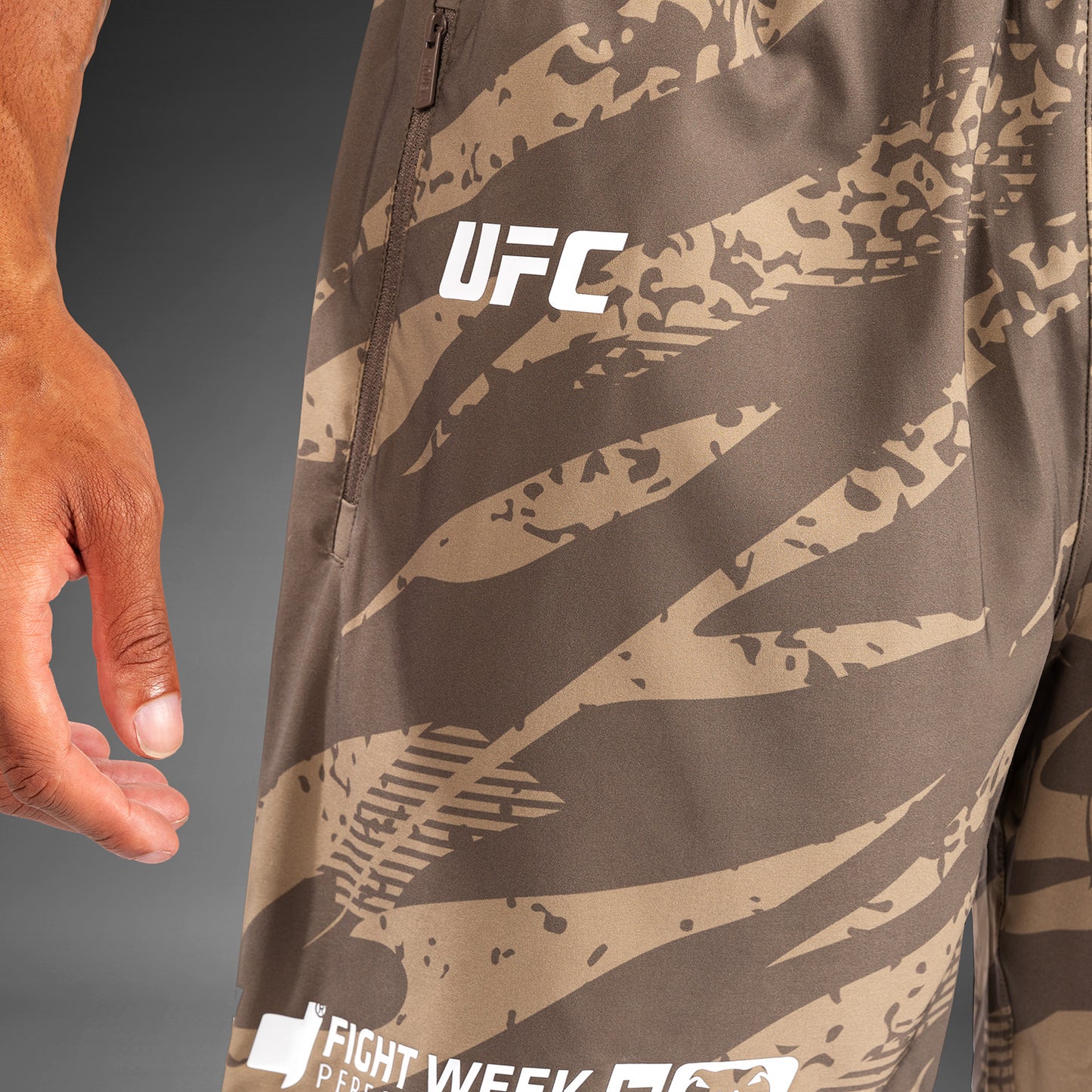 UFC Adrenaline by Venum Fight Week 训练短裤 – 沙色迷彩