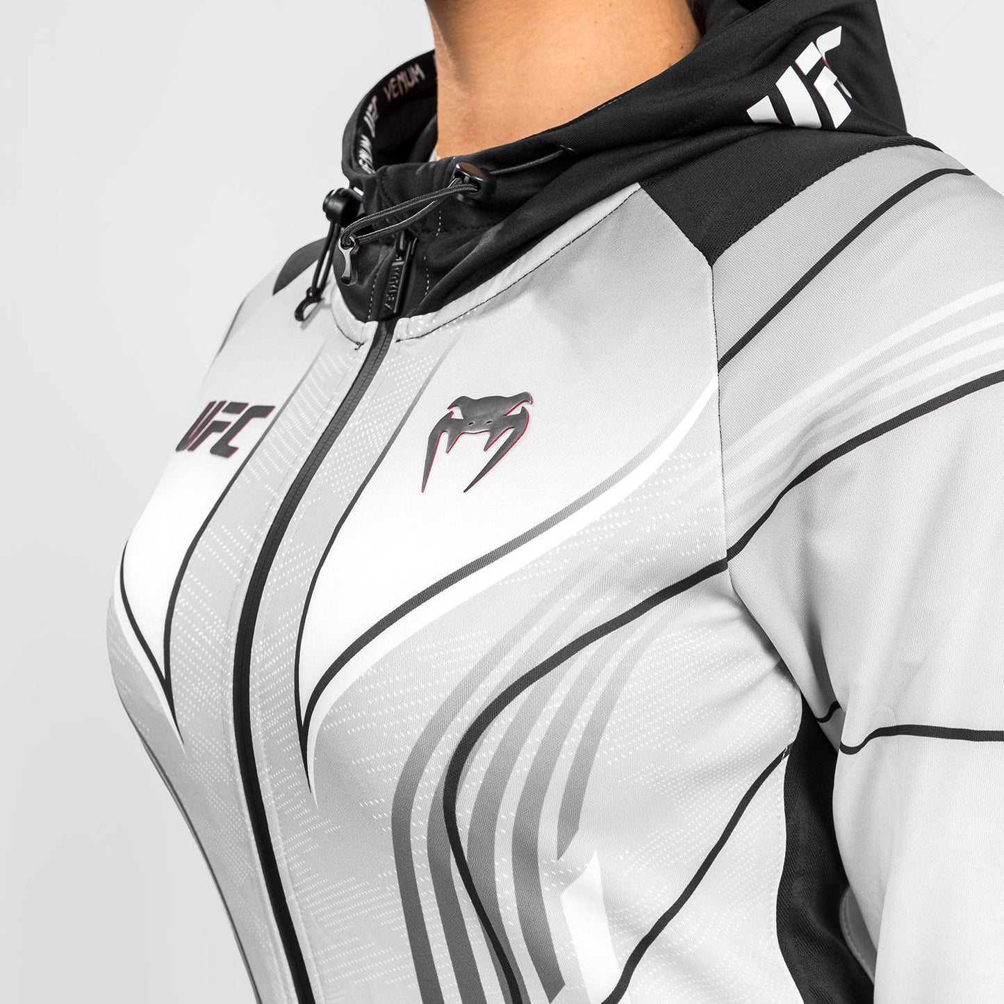 UFC Venum Authentic Fight Night 2.0 Kit by Venum 女士款连帽衫 – 白色