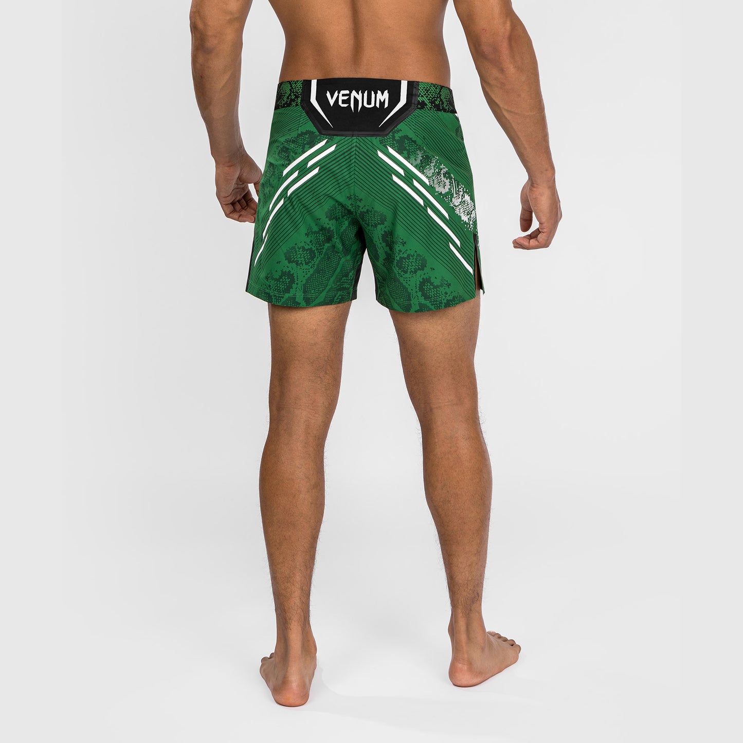 UFC Adrenaline by Venum Authentic Fight Night 男士格斗短裤 – 短版 – 绿色