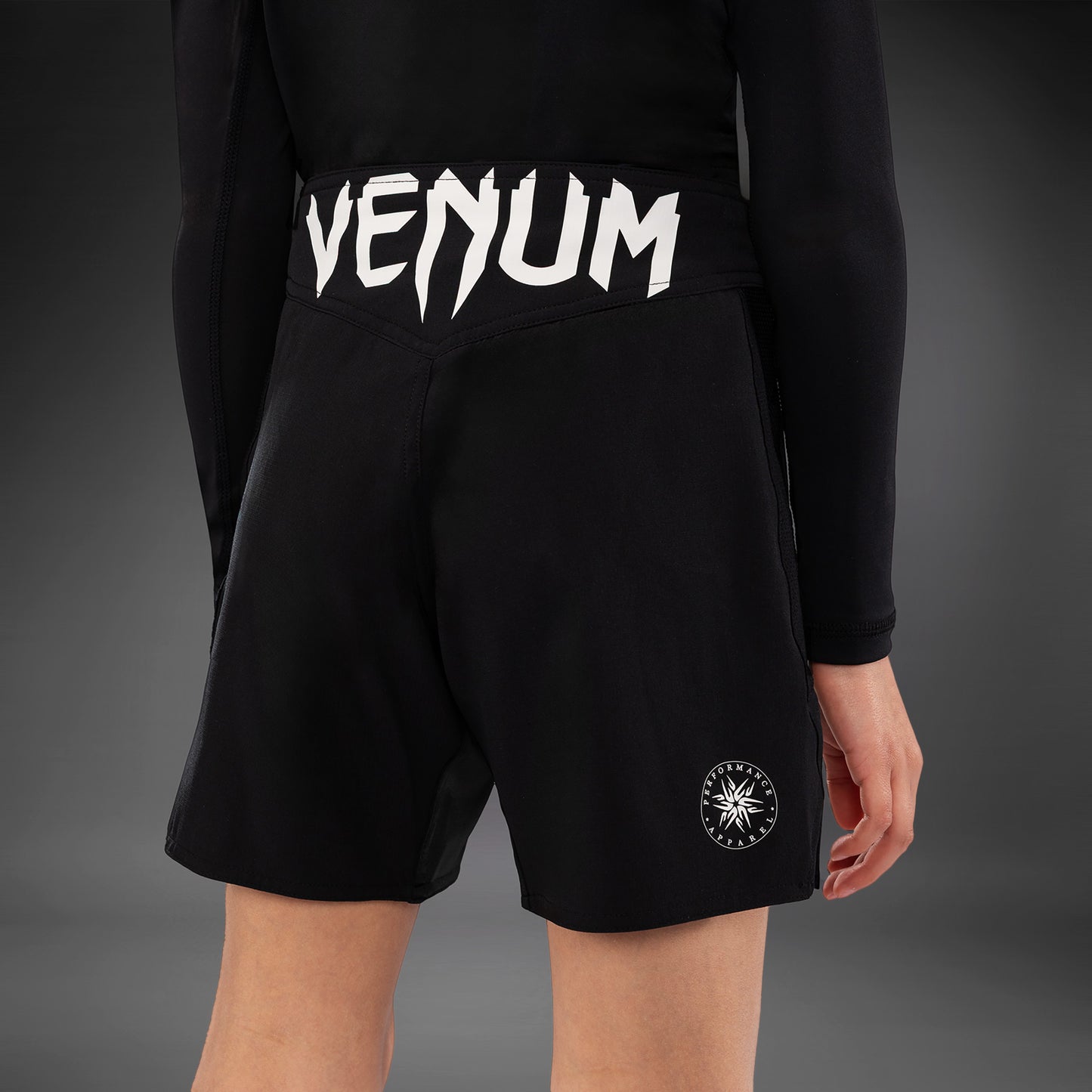 Venum Light 儿童格斗短裤 – 黑色