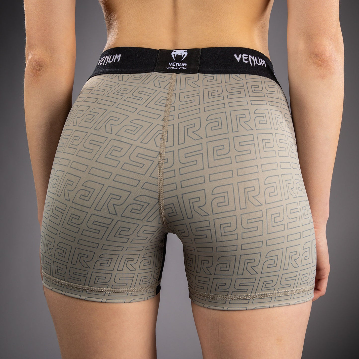 Venum x Ares 2.0 女士训练短裤 – 沙色