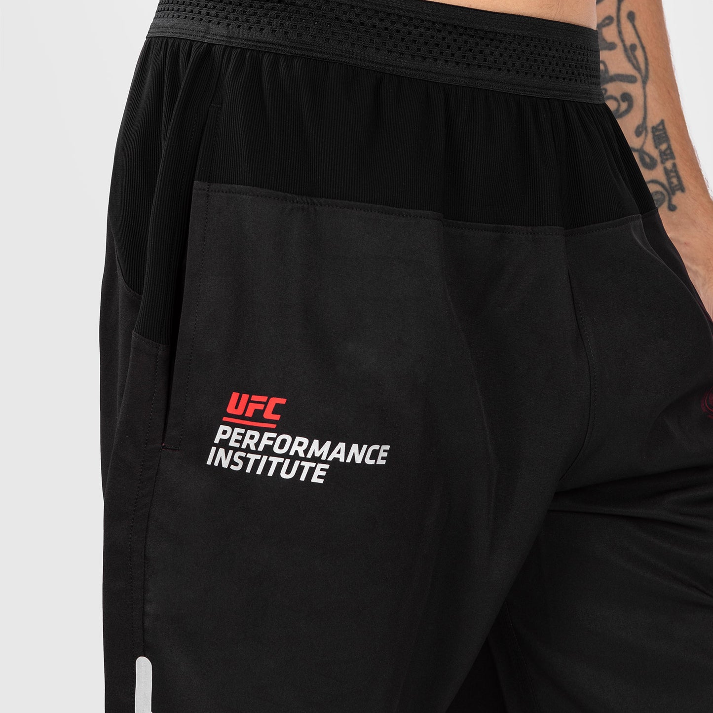 UFC Venum Performance Institute 2.0 男士性能短裤 – 黑色/红色
