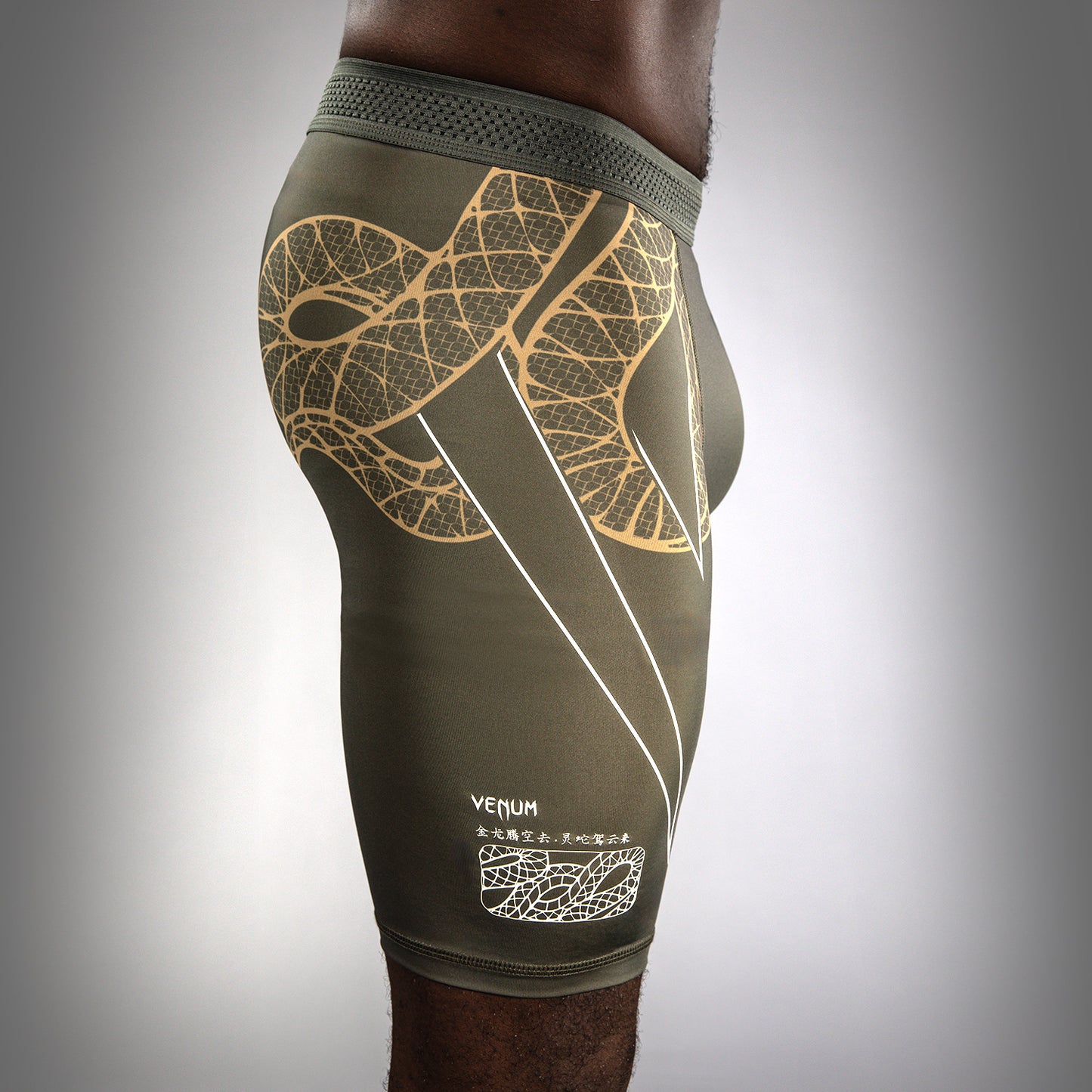 Venum Serpenti 综合格斗短裤 – 卡其色/青铜色/象牙色