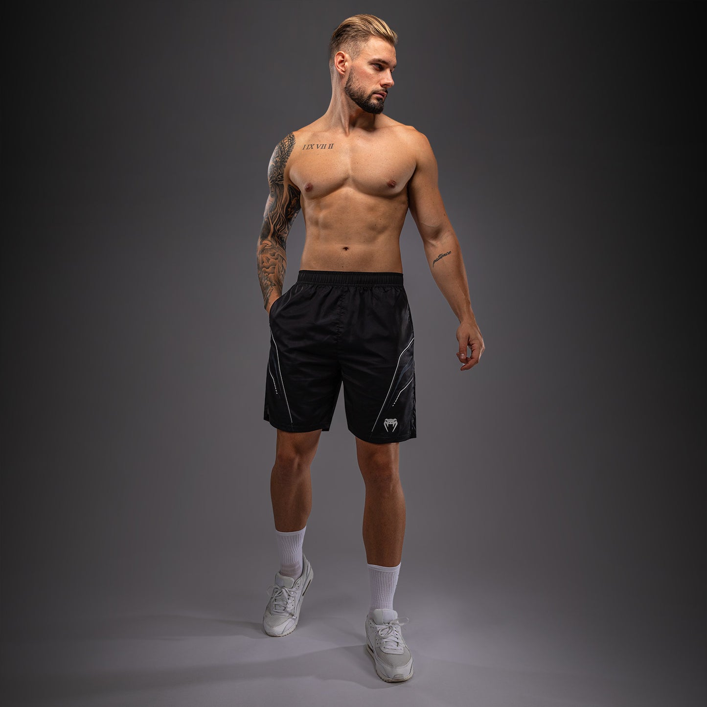 Venum Streamline Dry Tech T恤 – 黑色/白色