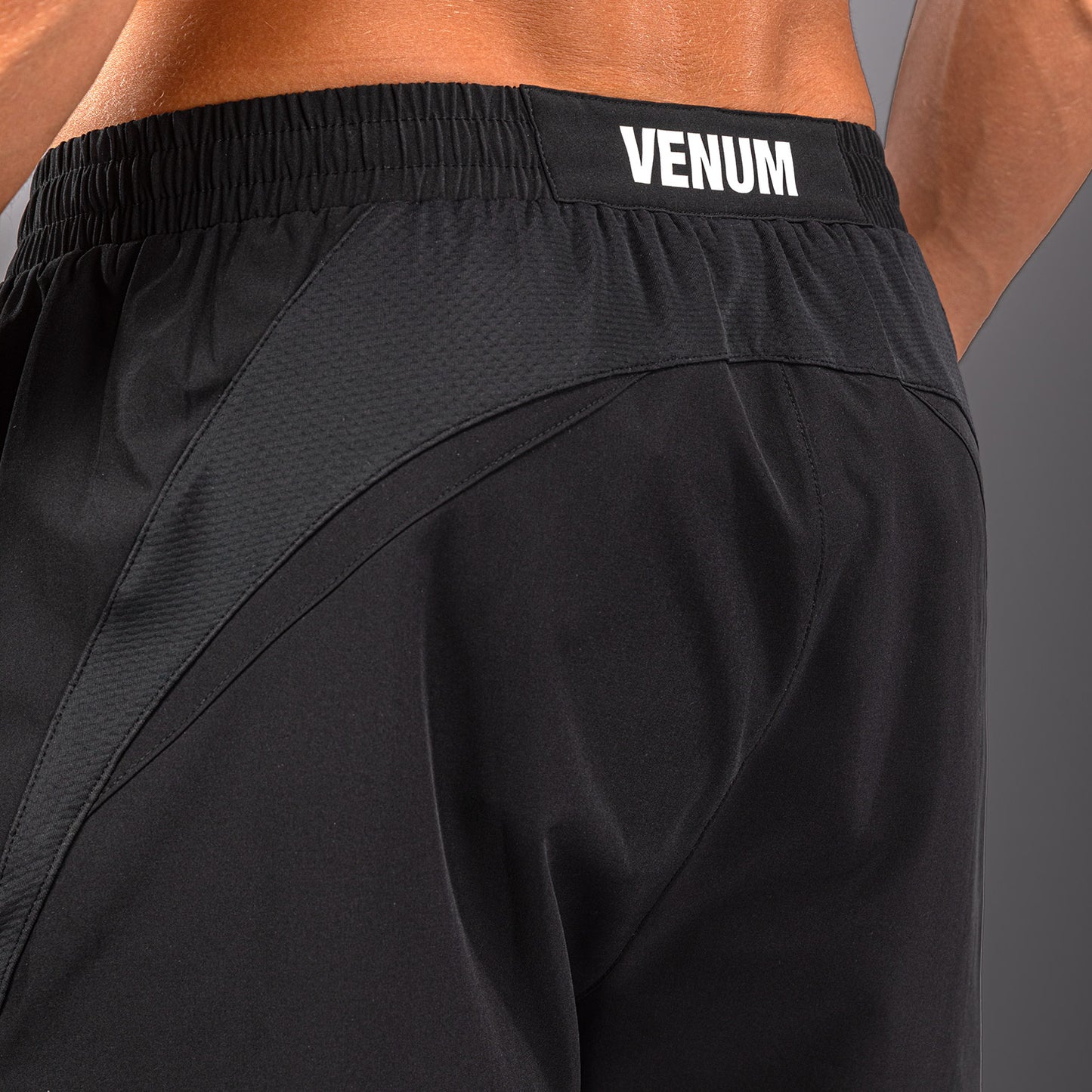 Venum G-Fit Scales 训练短裤 – 黑色/炭灰色