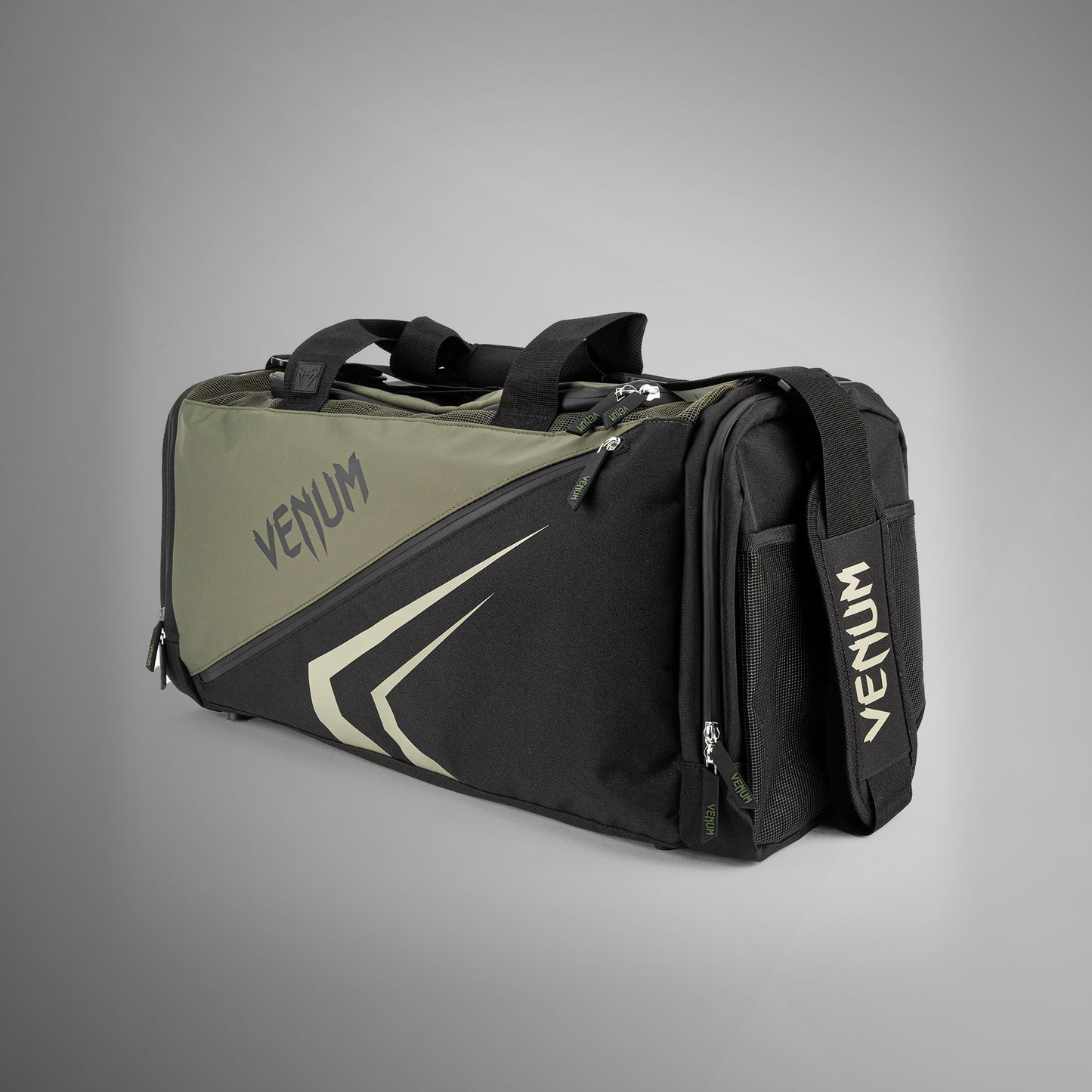 Venum Trainer Lite Evo 运动包（48L）– 卡其色/黑色