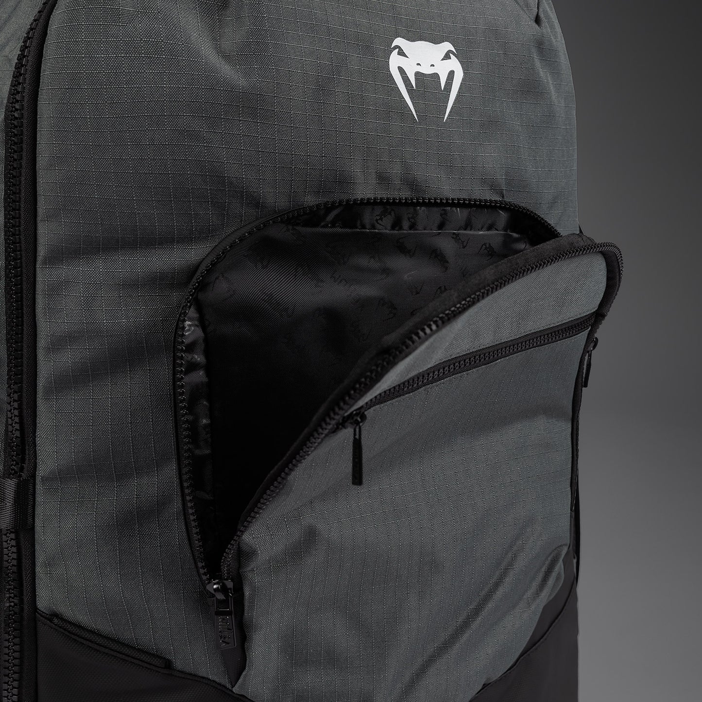 Venum Evo 2 Xtrem 背包 (50-63L) – 风暴灰