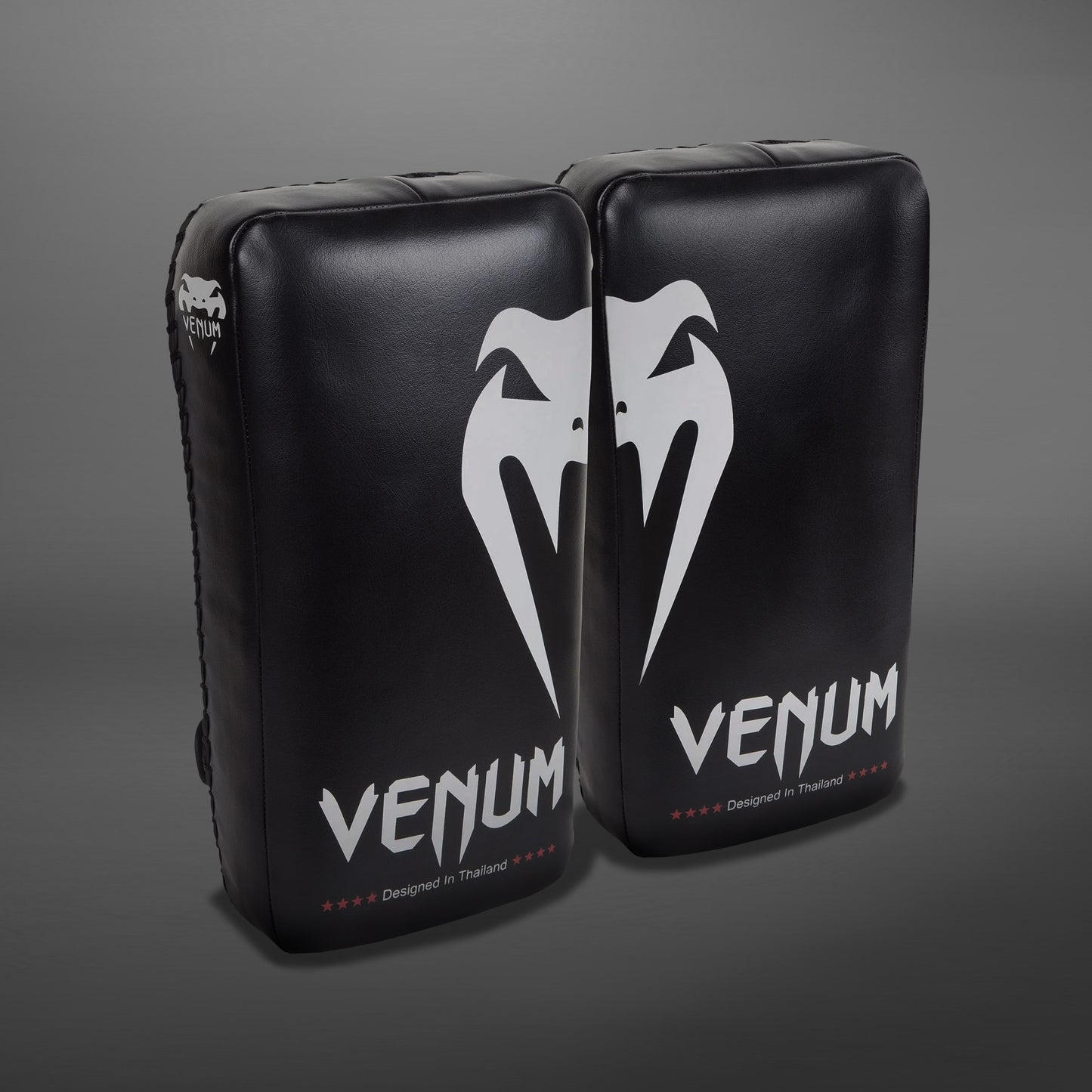 Venum Giant 踢击护垫 - 黑色/冰蓝色（对装）
