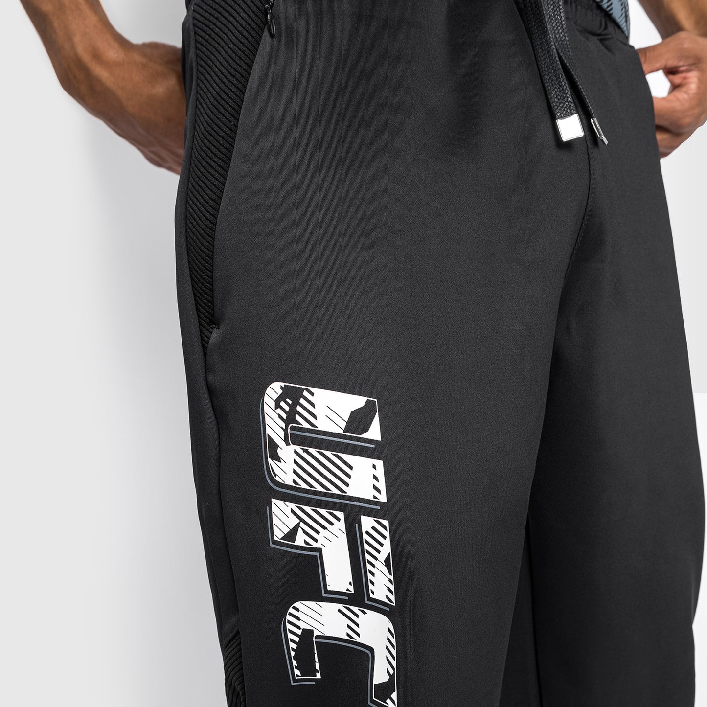 UFC Venum Authentic Fight Week 男士运动裤 – 黑色