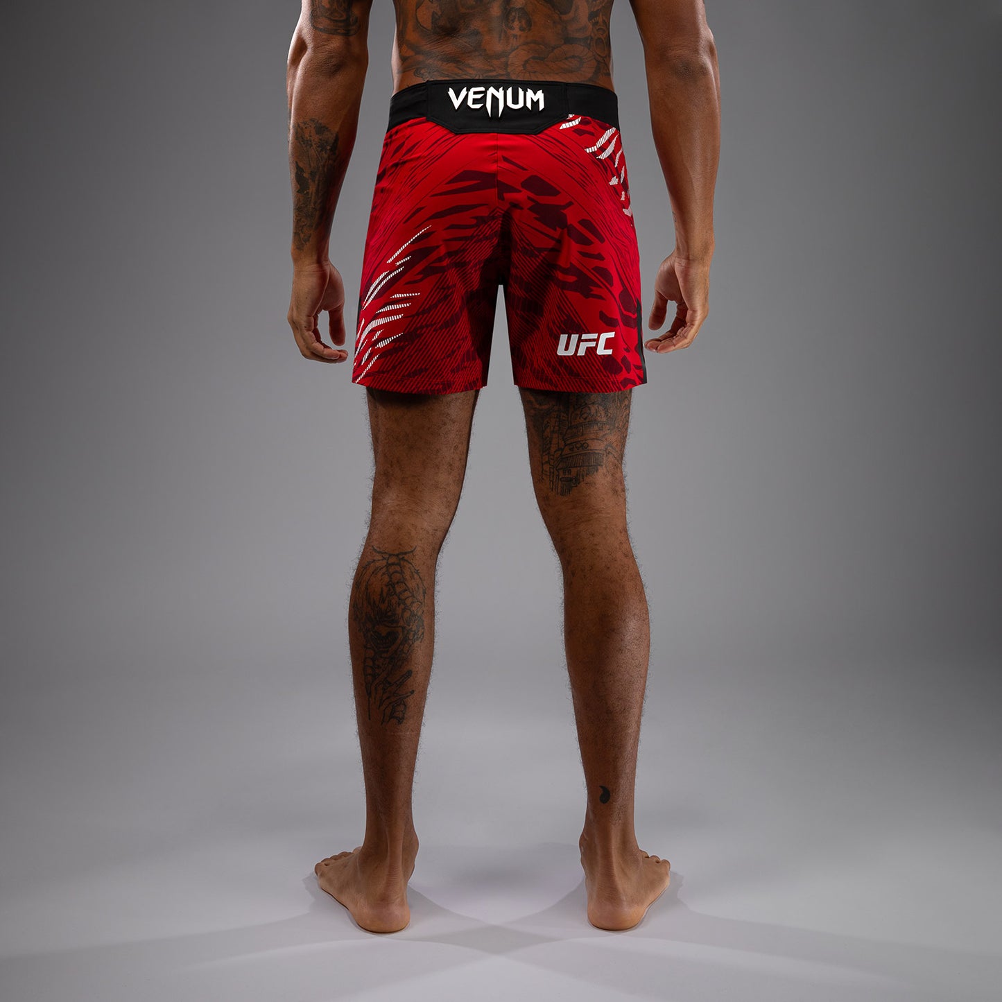 UFC Fusion by Venum Authentic Fight Night 男士格斗短裤 – 短款 – 红色