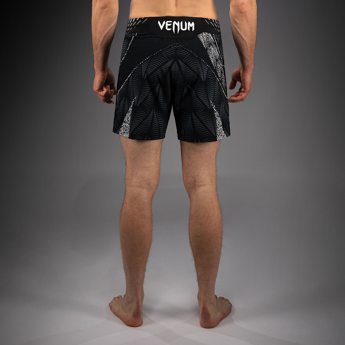 Men's UFC Zenith by Venum 黑色 Authentic格斗之夜角斗士格斗短裤