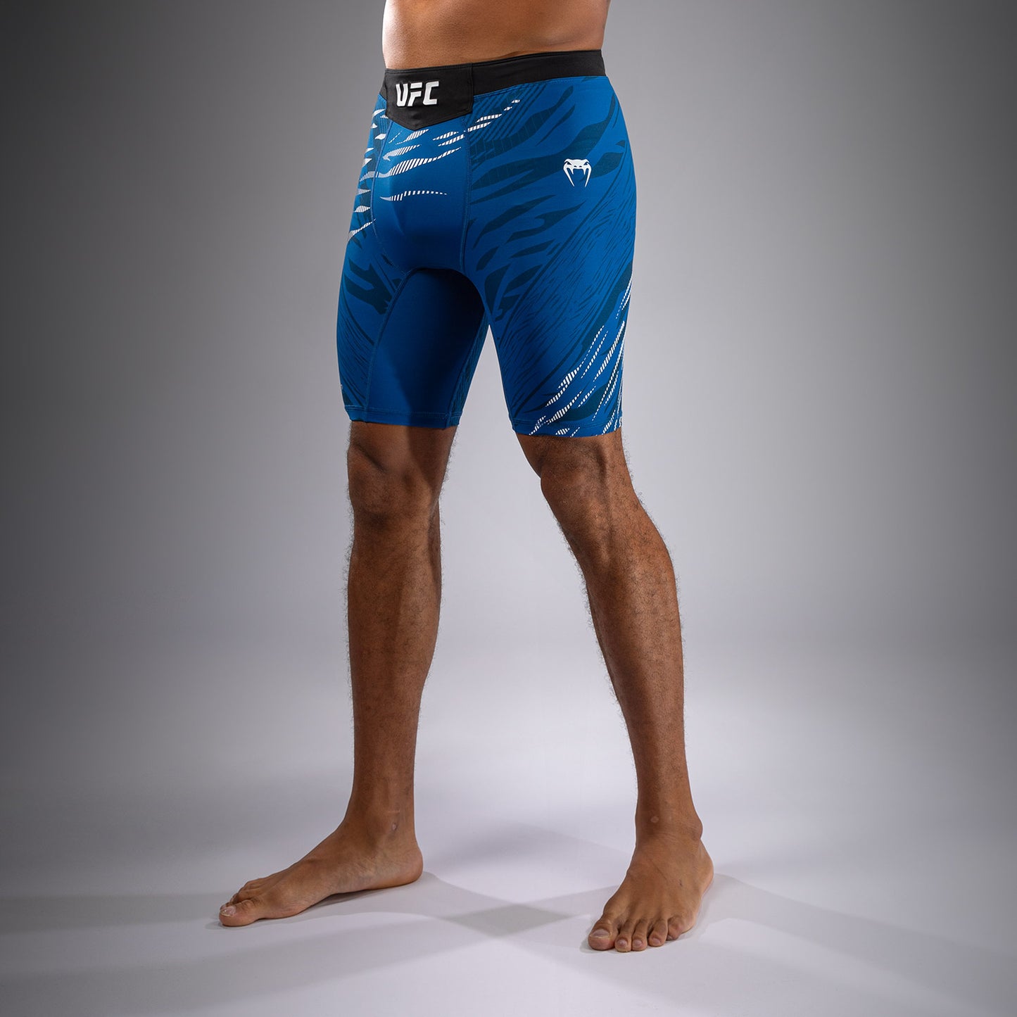 UFC Fusion by Venum Authentic Fight Night 男士综合格斗短裤 – 蓝色