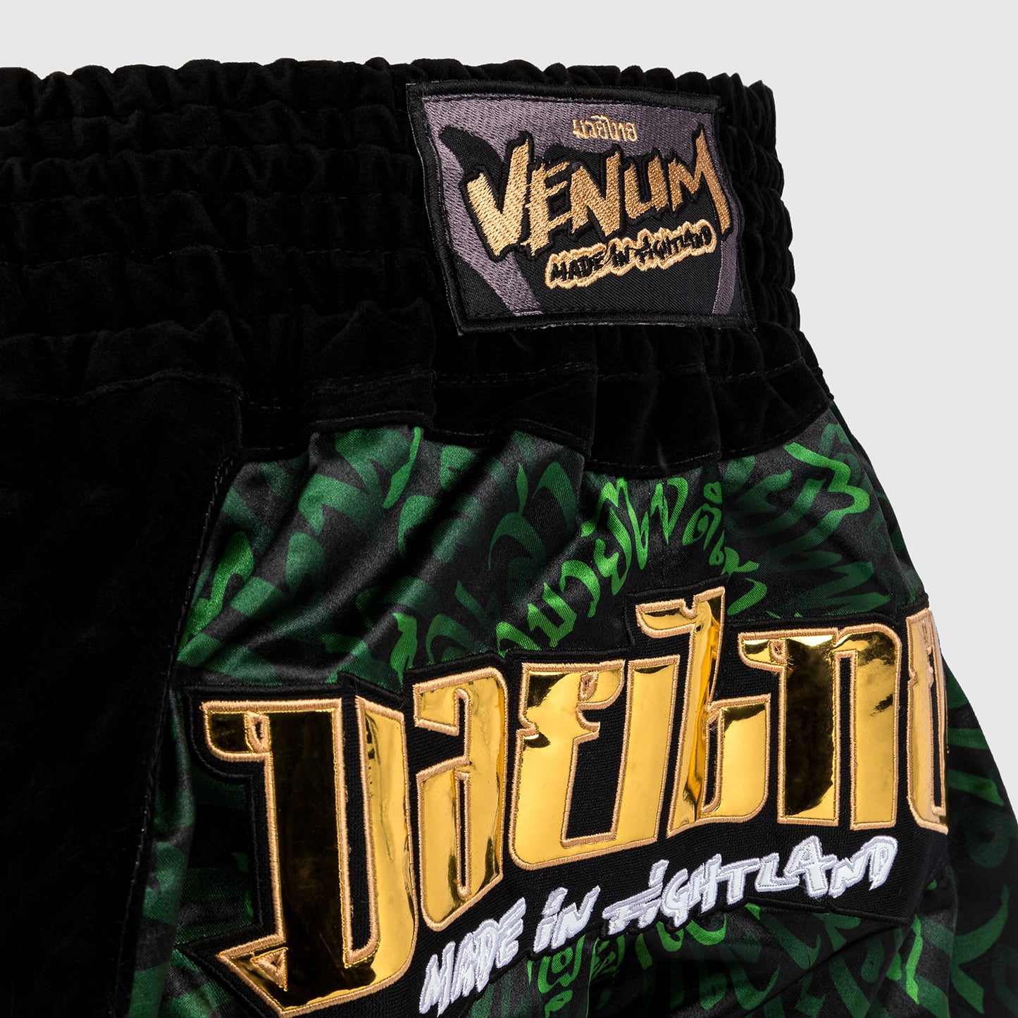 Venum Attack 泰拳短裤 – 黑色/绿色