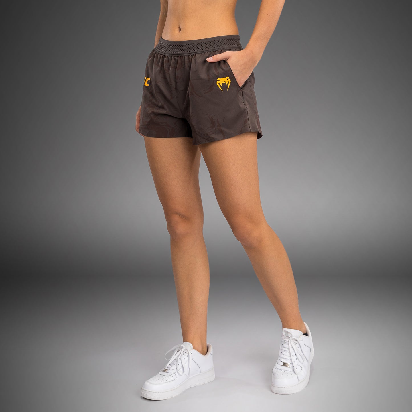 UFC Fusion by Venum Fight Week 女士款性能短裤 – 沙色