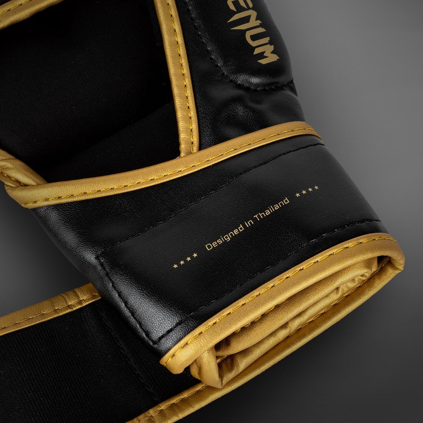 Venum Challenger 2.0 MMA手套 – 黑色/金色