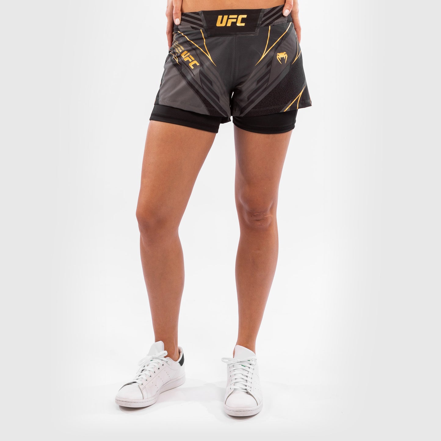 UFC Venum Authentic Fight Night 女士格斗短裤 – 短款 – 冠军款